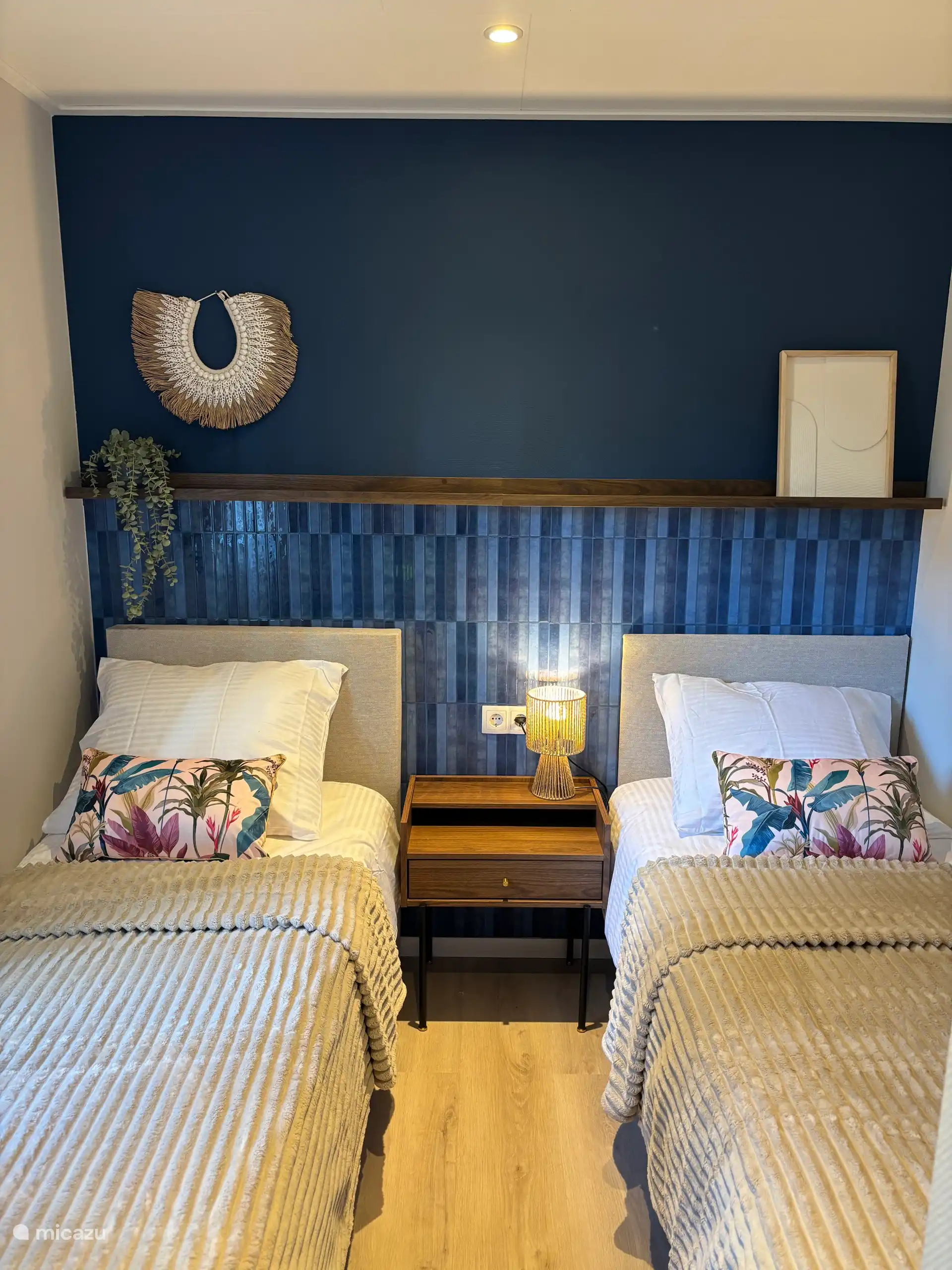 Schlafzimmer mit zwei Einzelbetten