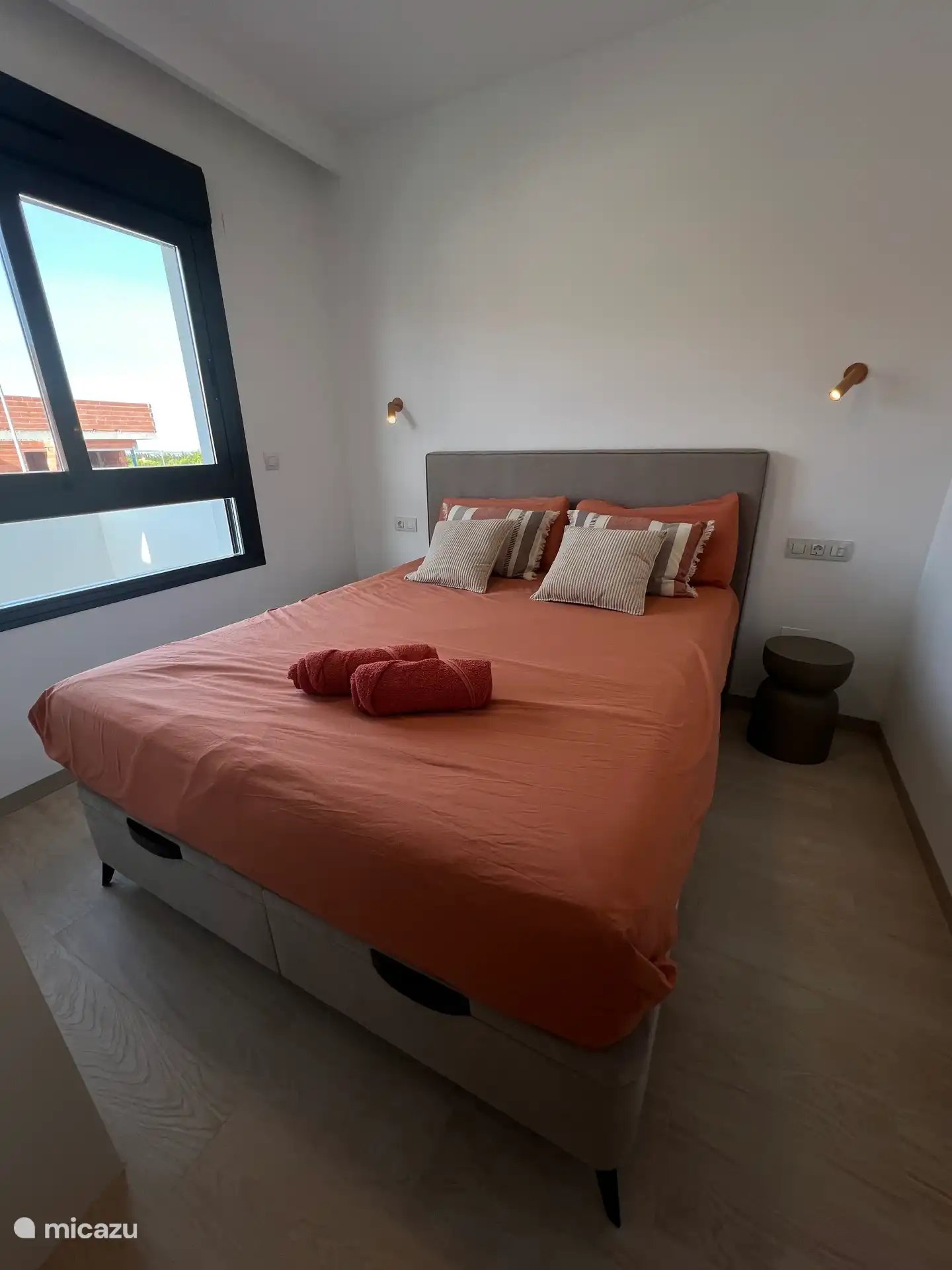 Schlafzimmer 1