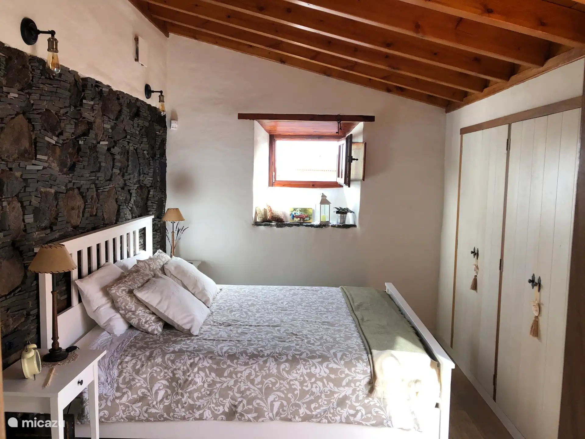 Slaapkamer. Bed 1,60x2,00