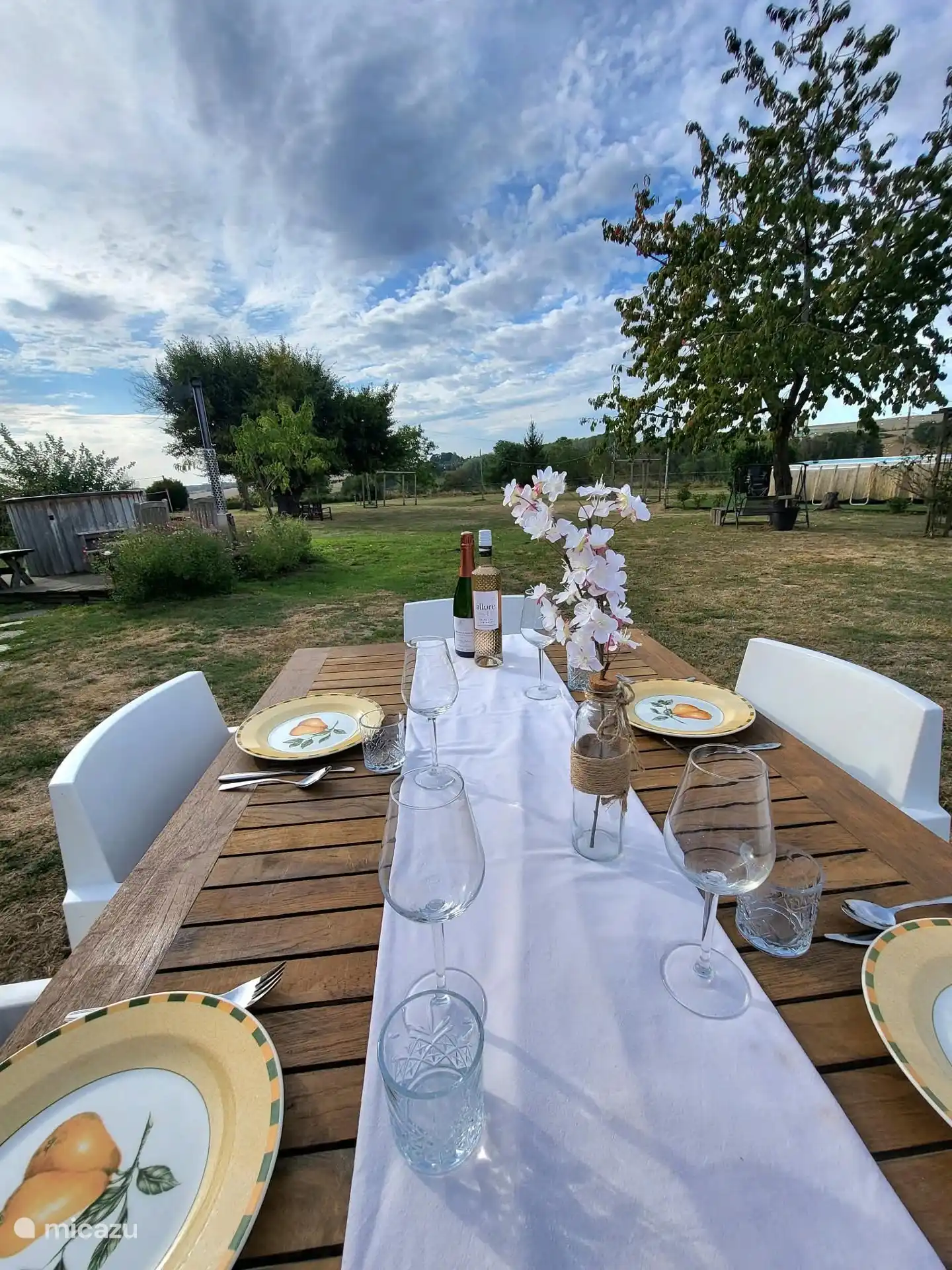 Esstisch im Garten