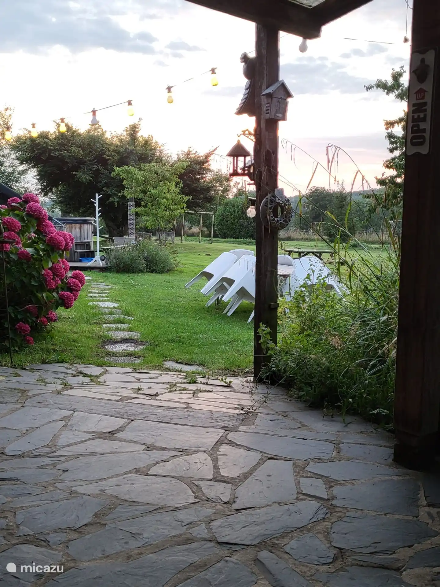 Gartenblick vom Blätterdach