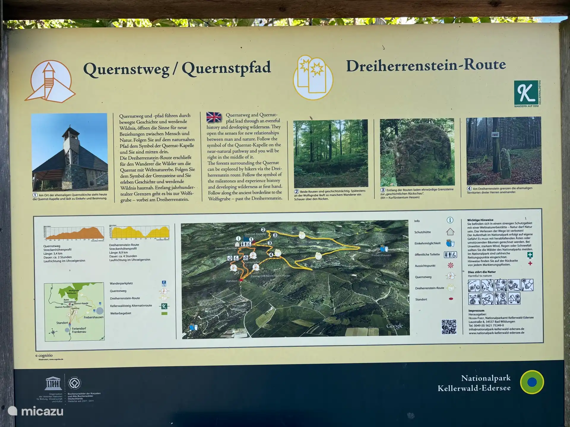 Informatiebord bij het Kellerwalduhr informatiecentrum - de afstand van goed begaanbare wandelroutes en hoogteprofielen worden goed weergegeven.