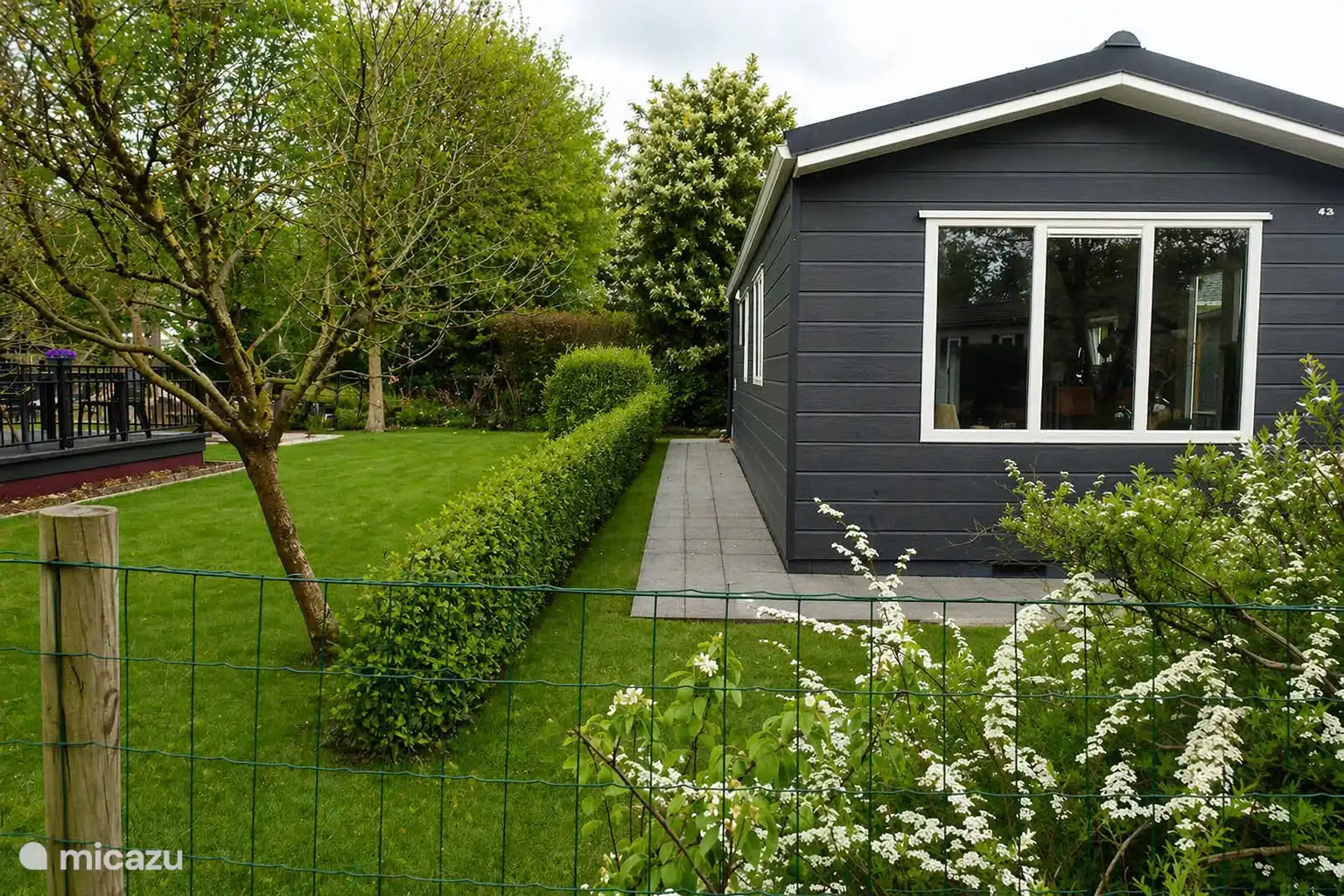 Con el jardín adyacente Vechtdalchalet Zonnezicht en Buitenplaats de Berghorst en Stegeren, OV. 