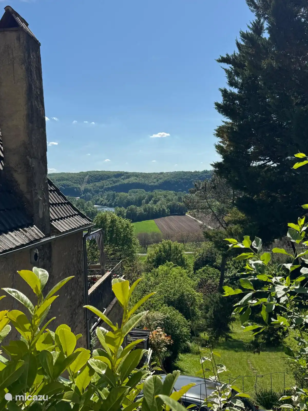 Vista del valle desde la propiedad, típica del Périgord Noir.