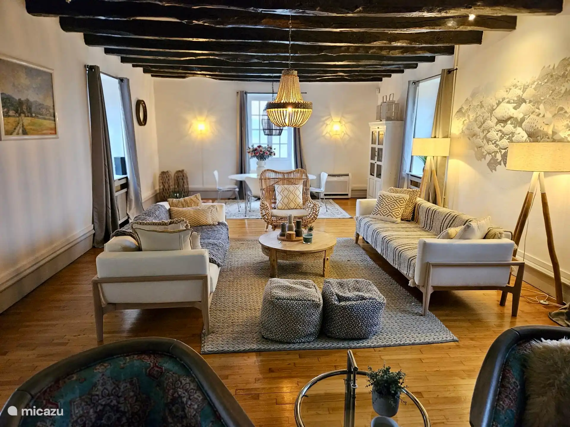 Salón espacioso y luminoso