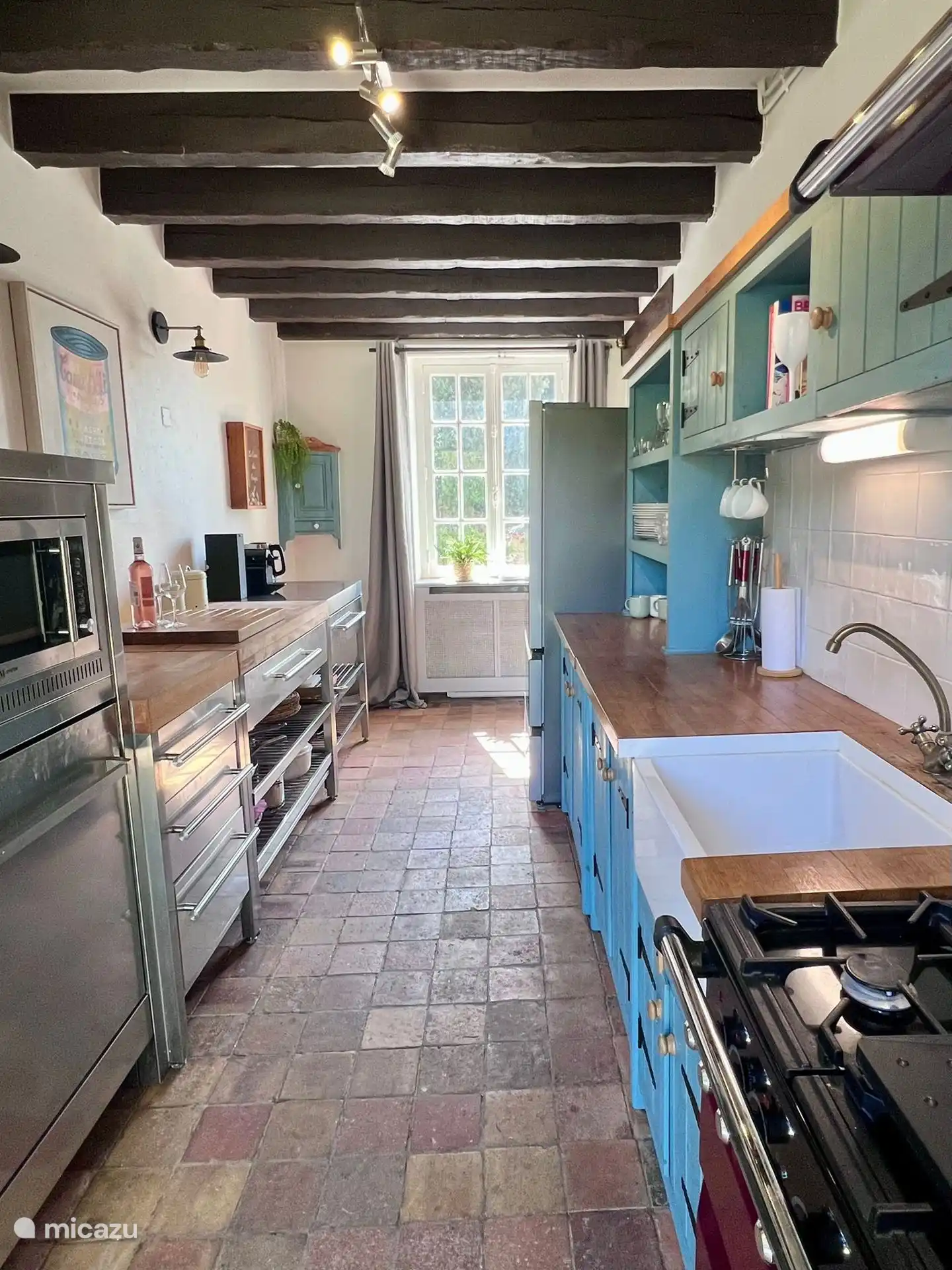 La cocina totalmente equipada, con todo lo necesario para cocinar tú mismo.