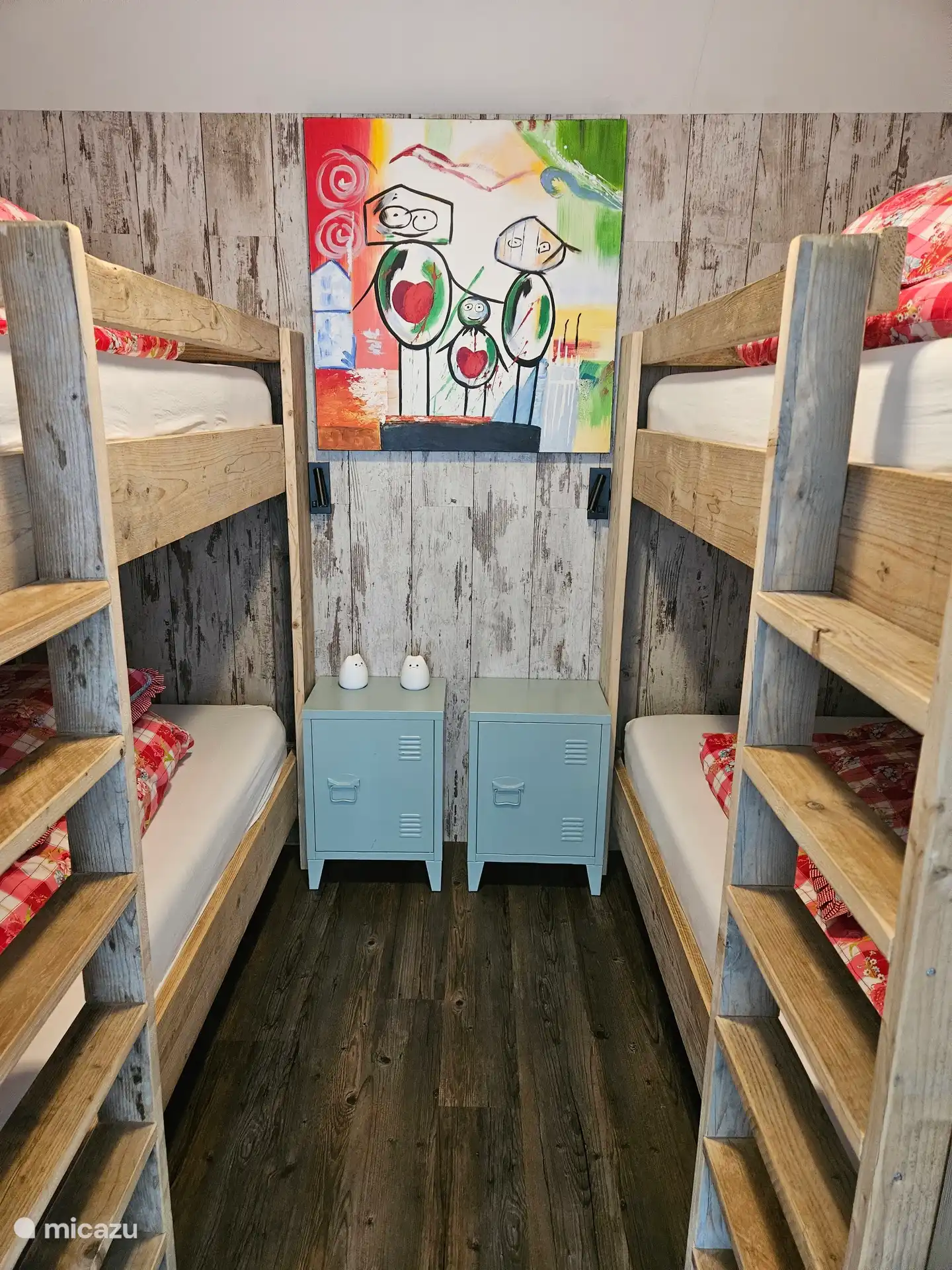 Kamer met 2 stapelbedden. 