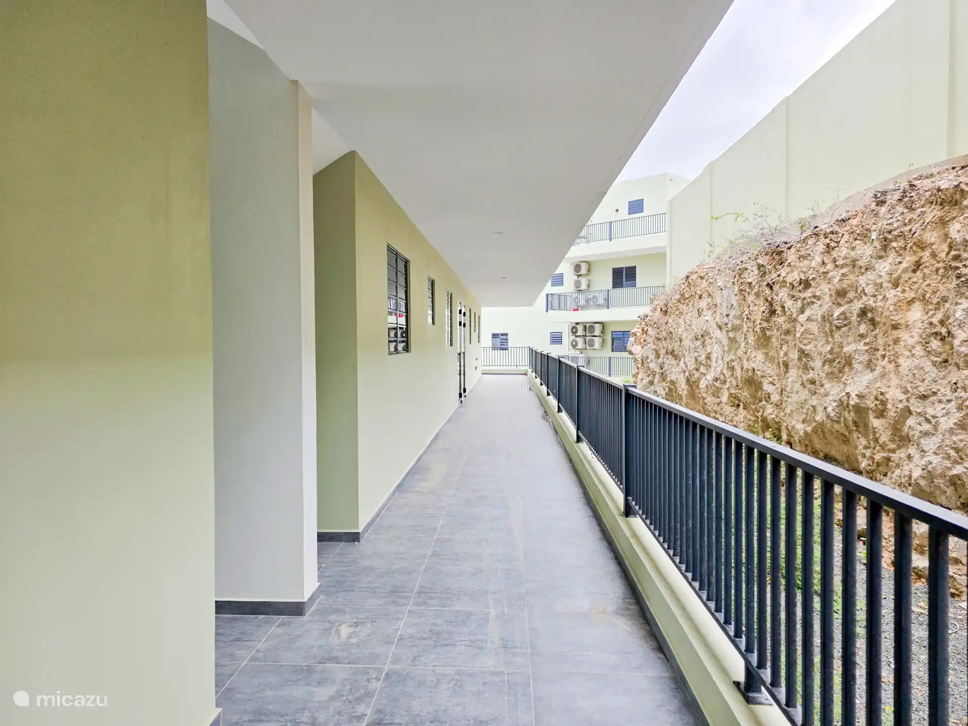 Galería a la puerta oficial