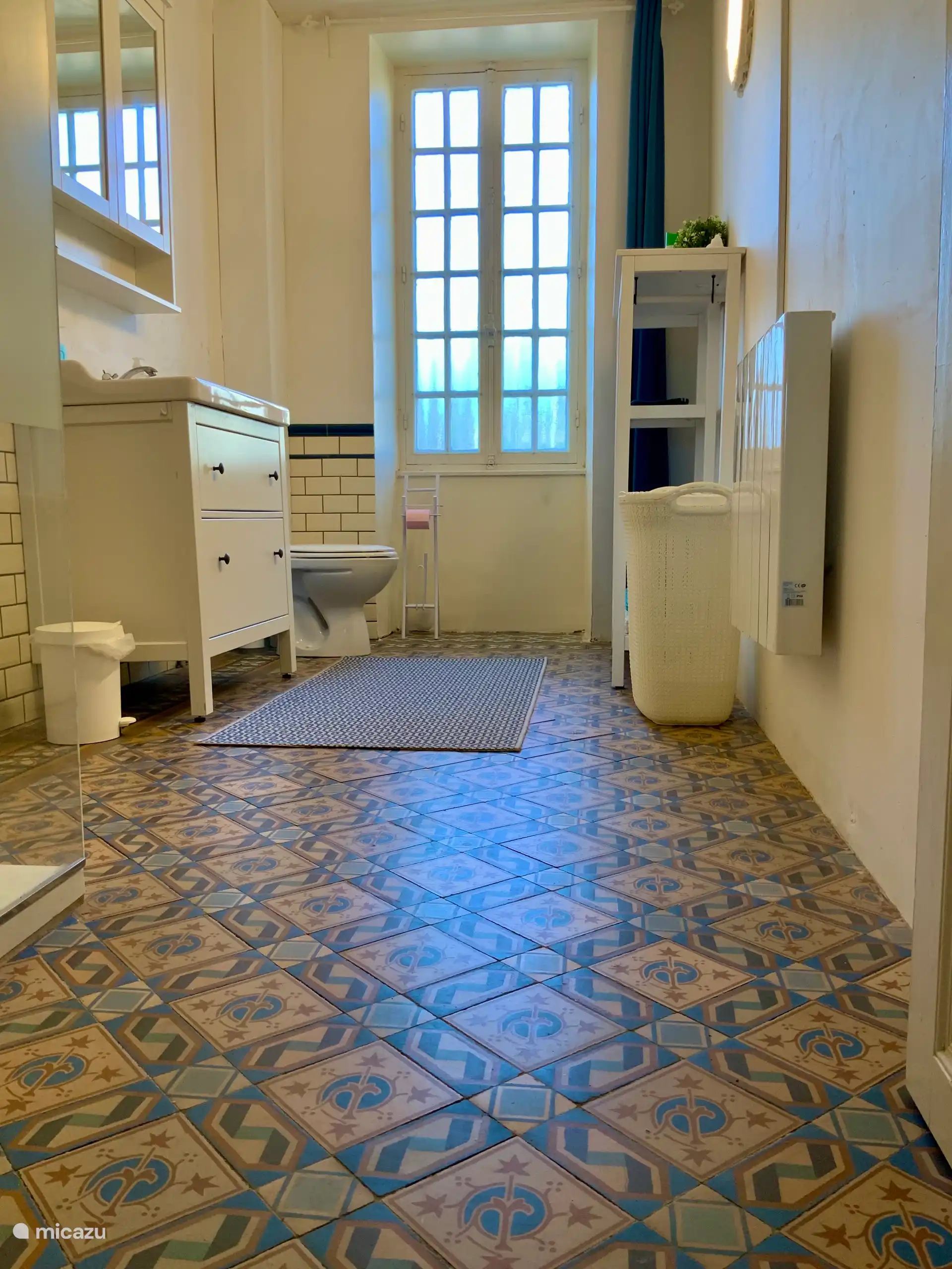 Prachtige authentieke tegelvloer badkamer 