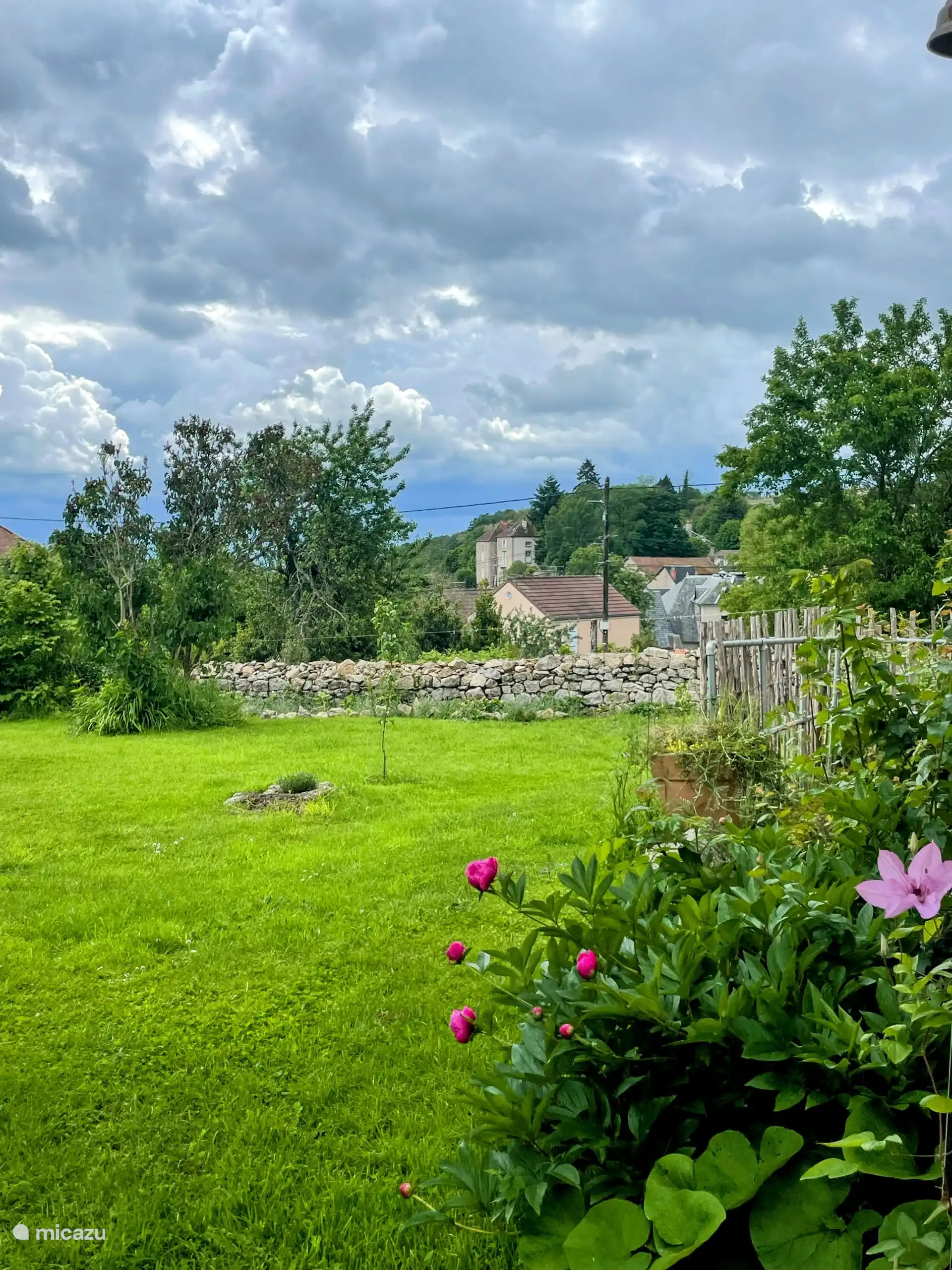 Uitzicht vanuit de tuin