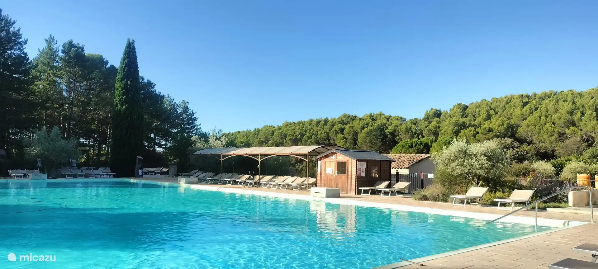das Schwimmbad im Zentrum von Bélézy, eine wöchentliche Option