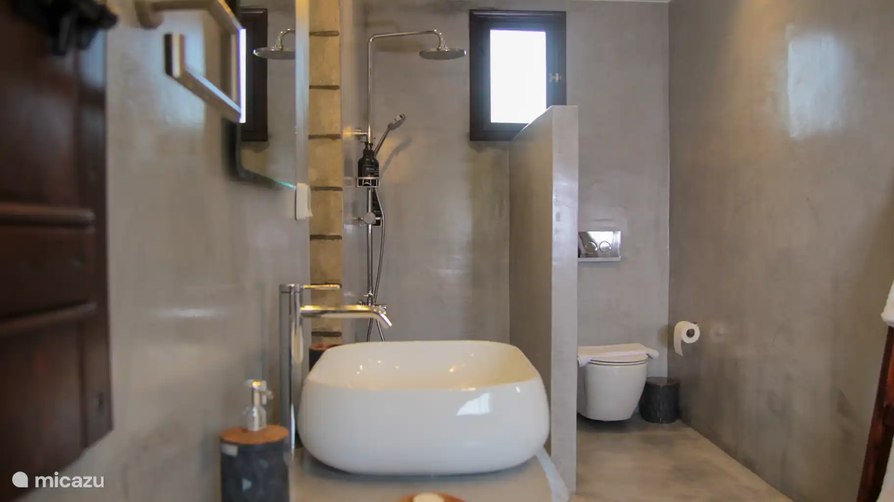 Baño grande en la primera planta
