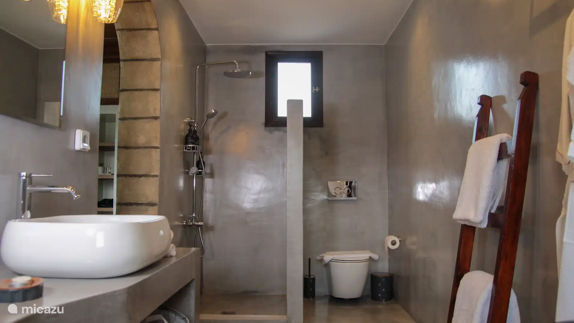 Baño grande en la primera planta