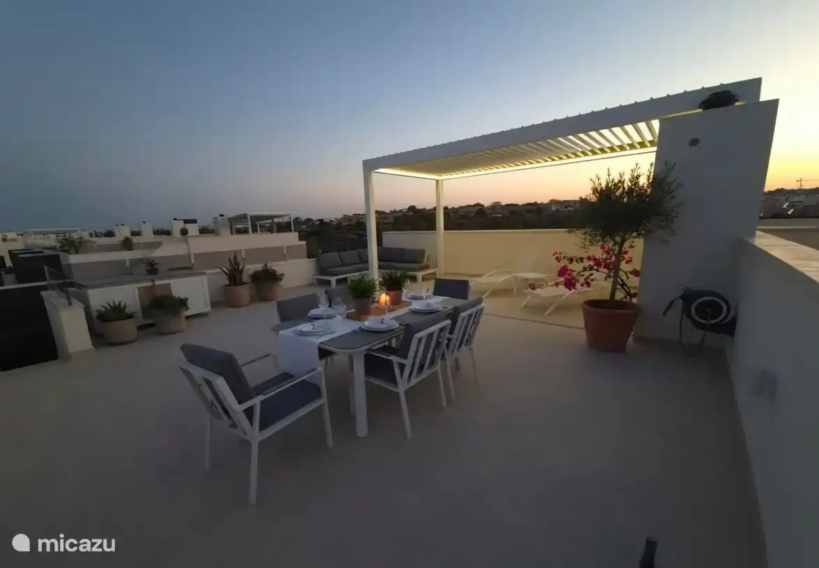 Roof terrace with bioclimatic pergola