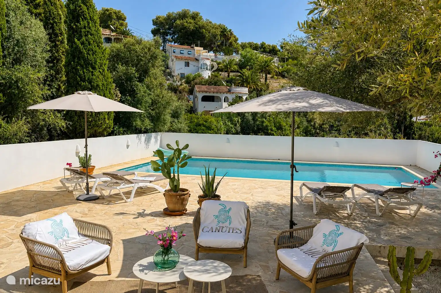 Terrasse près de la piscine