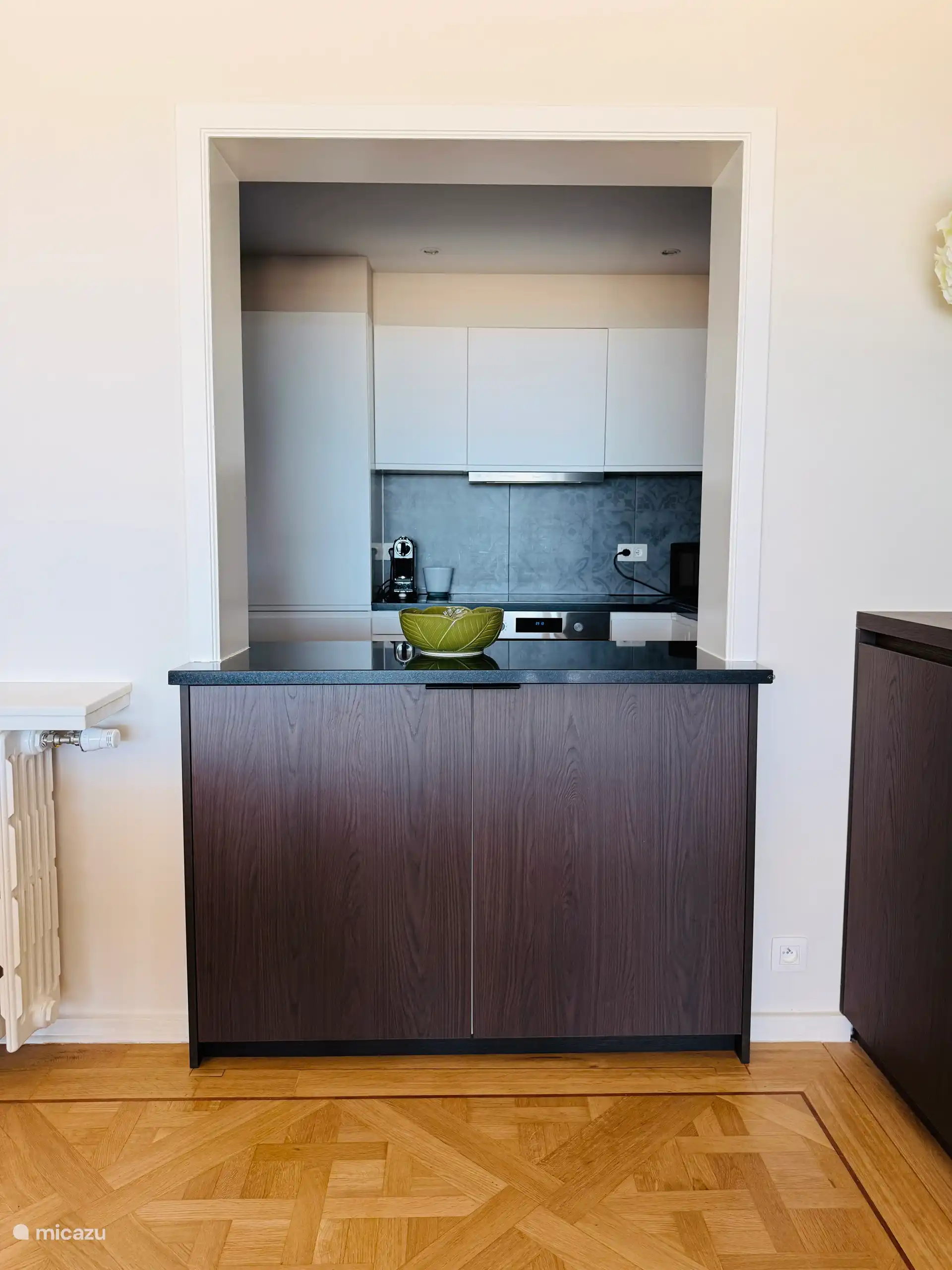 Offene Küche neben dem Wohnzimmer