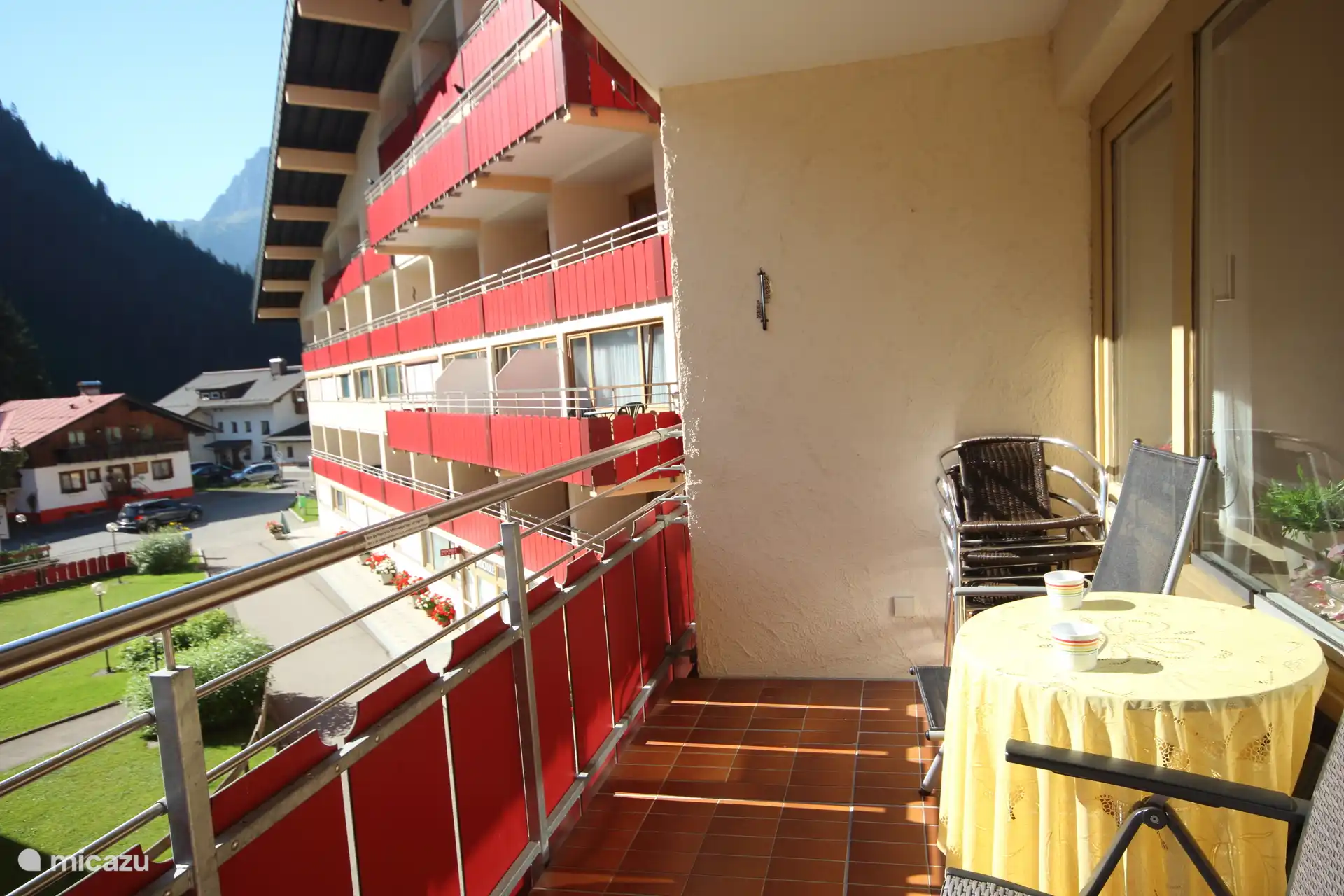 balkon met uitzicht naar rechts