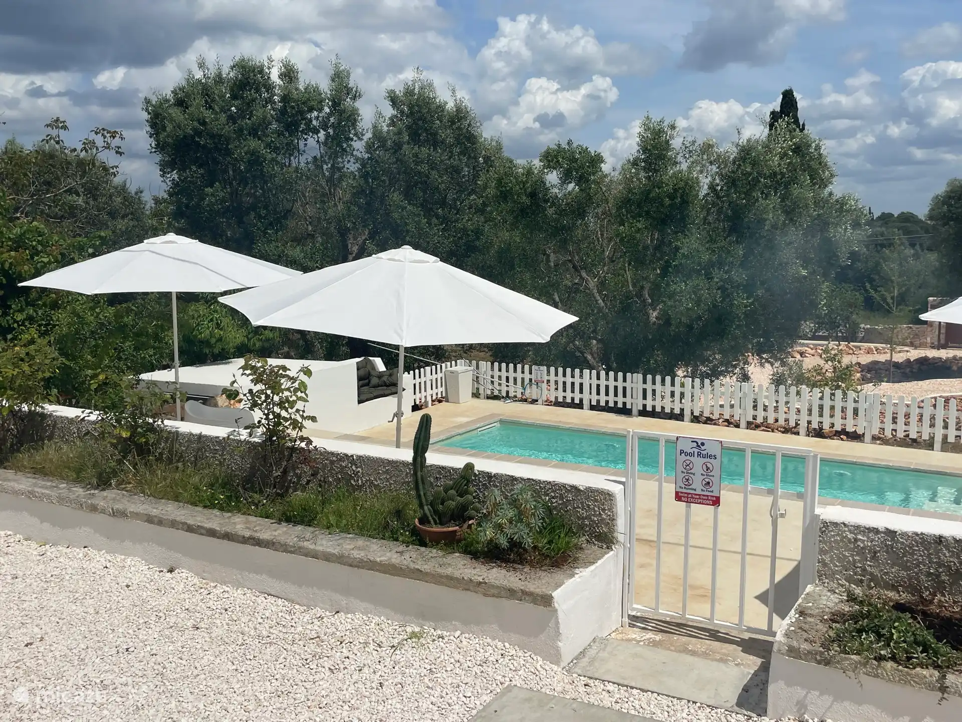 Zwembad vanaf terras