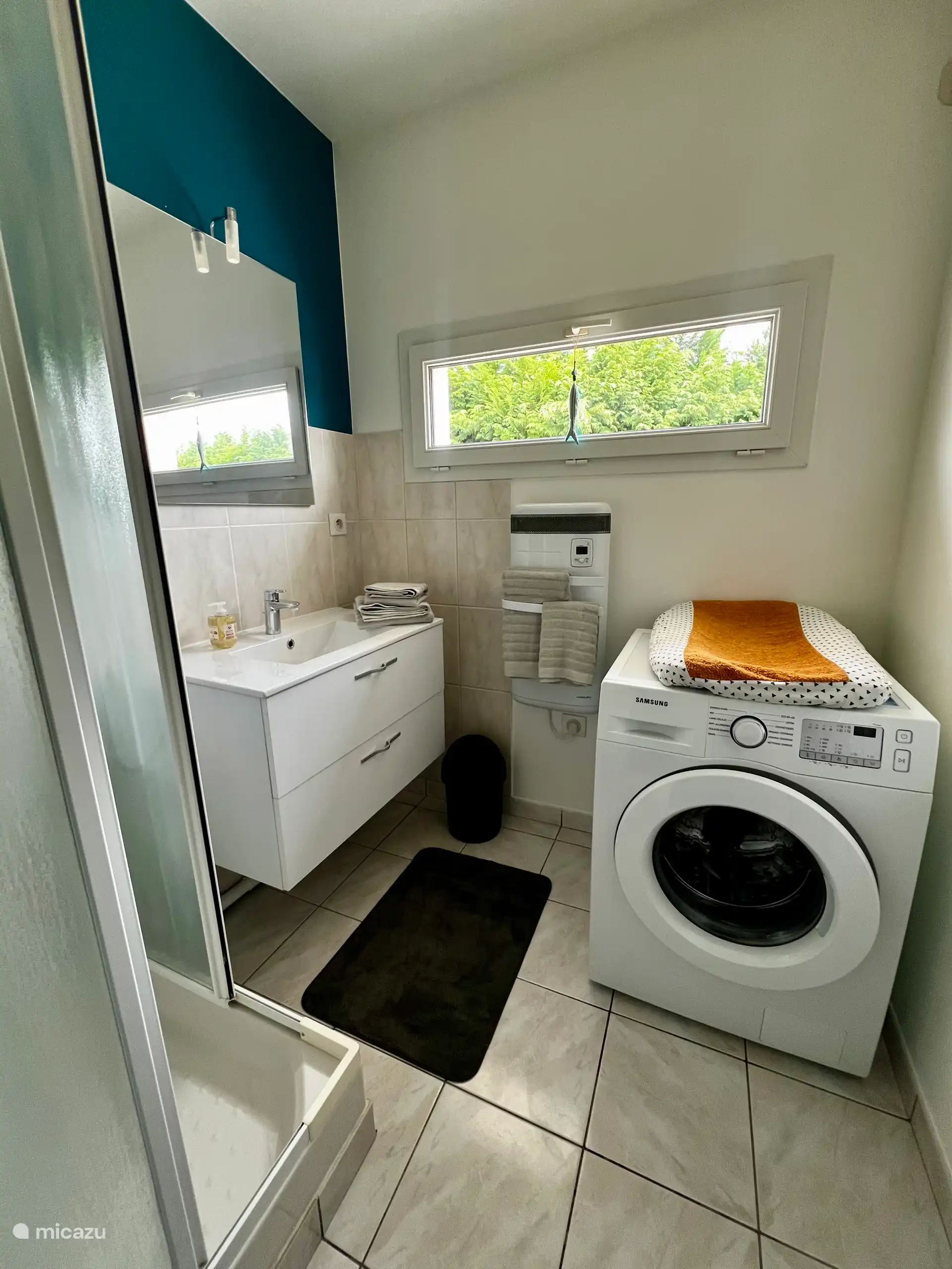 Sink + shower + washing machine 