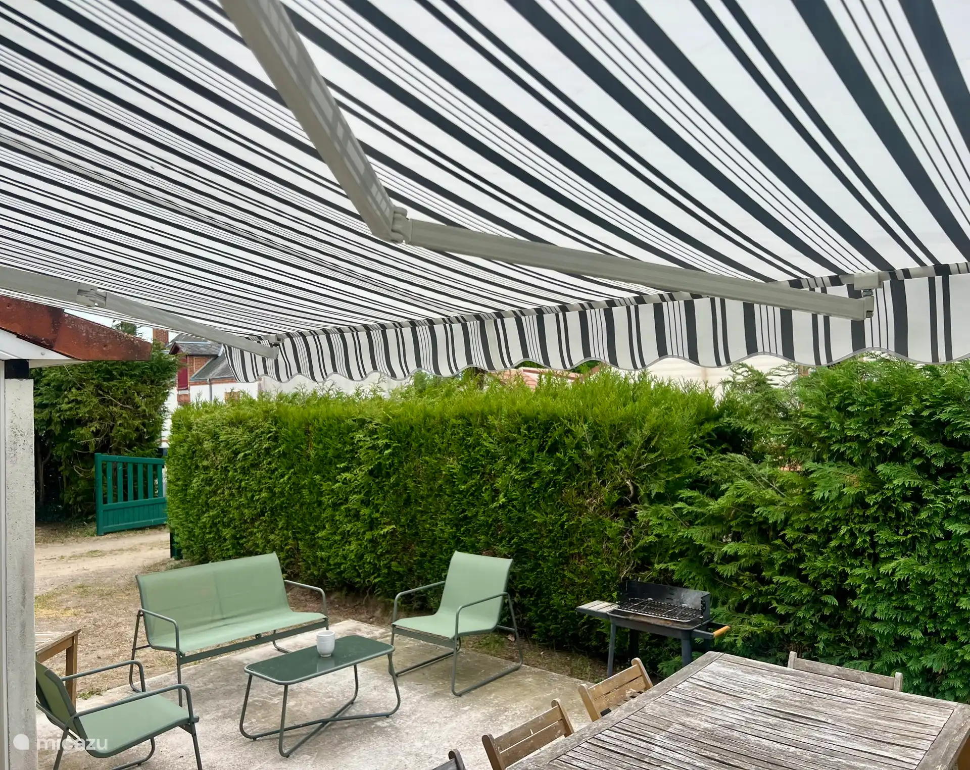 Awning to enjoy the shade on sunny days.