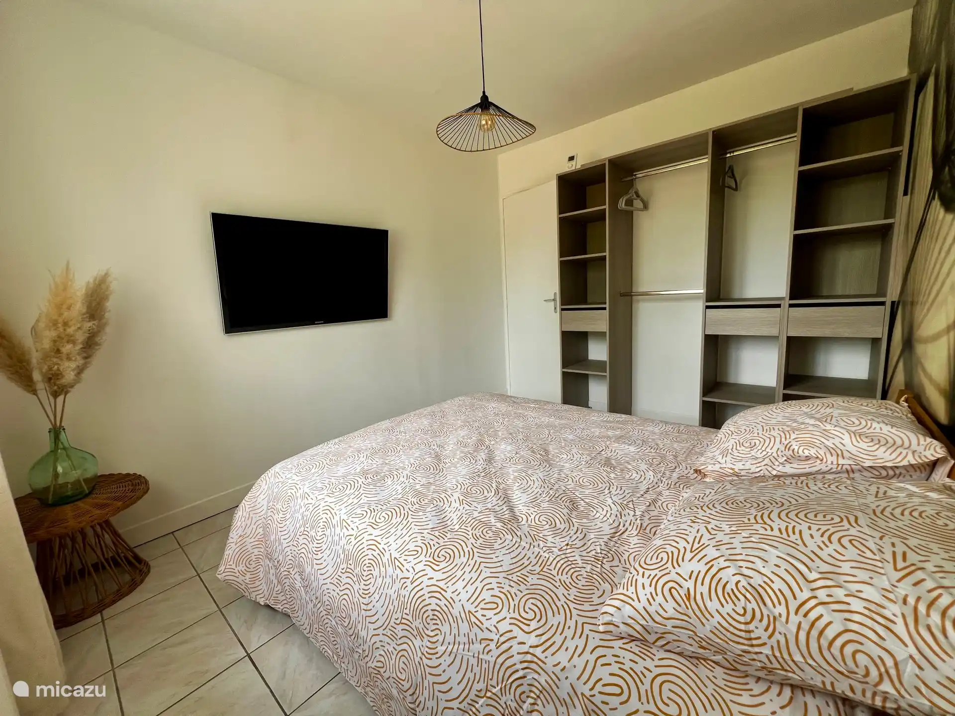 Enjoy a TV and a dressing room in the room 