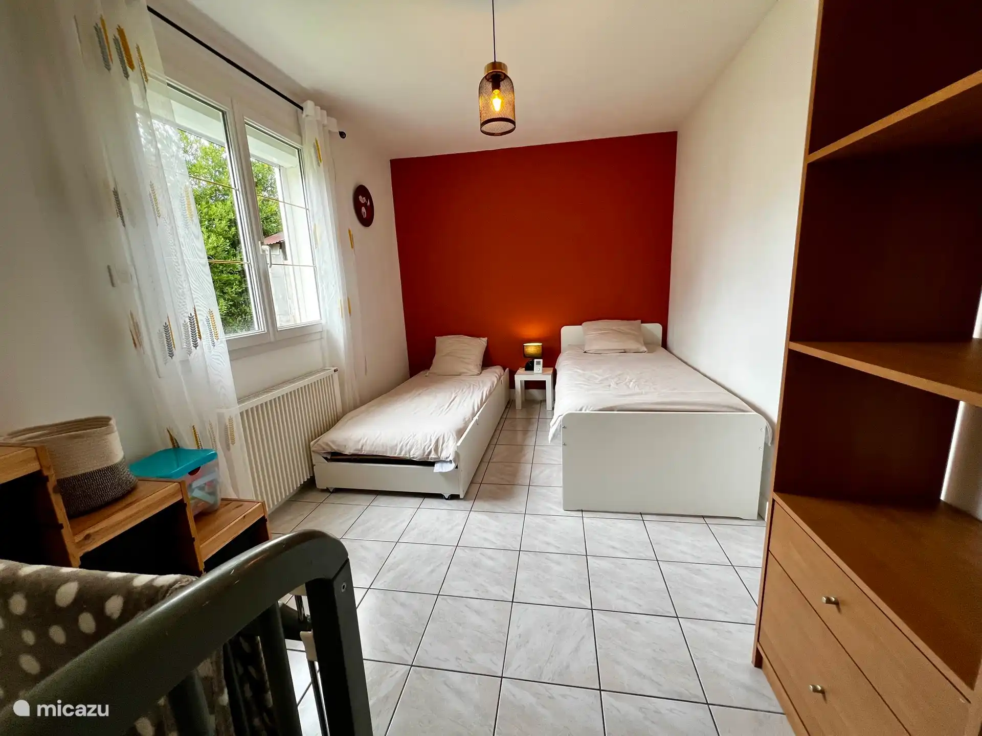 Option 1: 2 beds 90 x 200