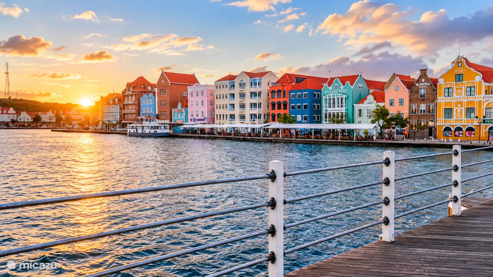 Binnen 5–18 minuten bereik je prachtige stranden, supermarkten, restaurants, het vliegveld en Willemstad (Punda & Otrobanda). Ook volop activiteiten in de buurt voor een compleet verblijf! 