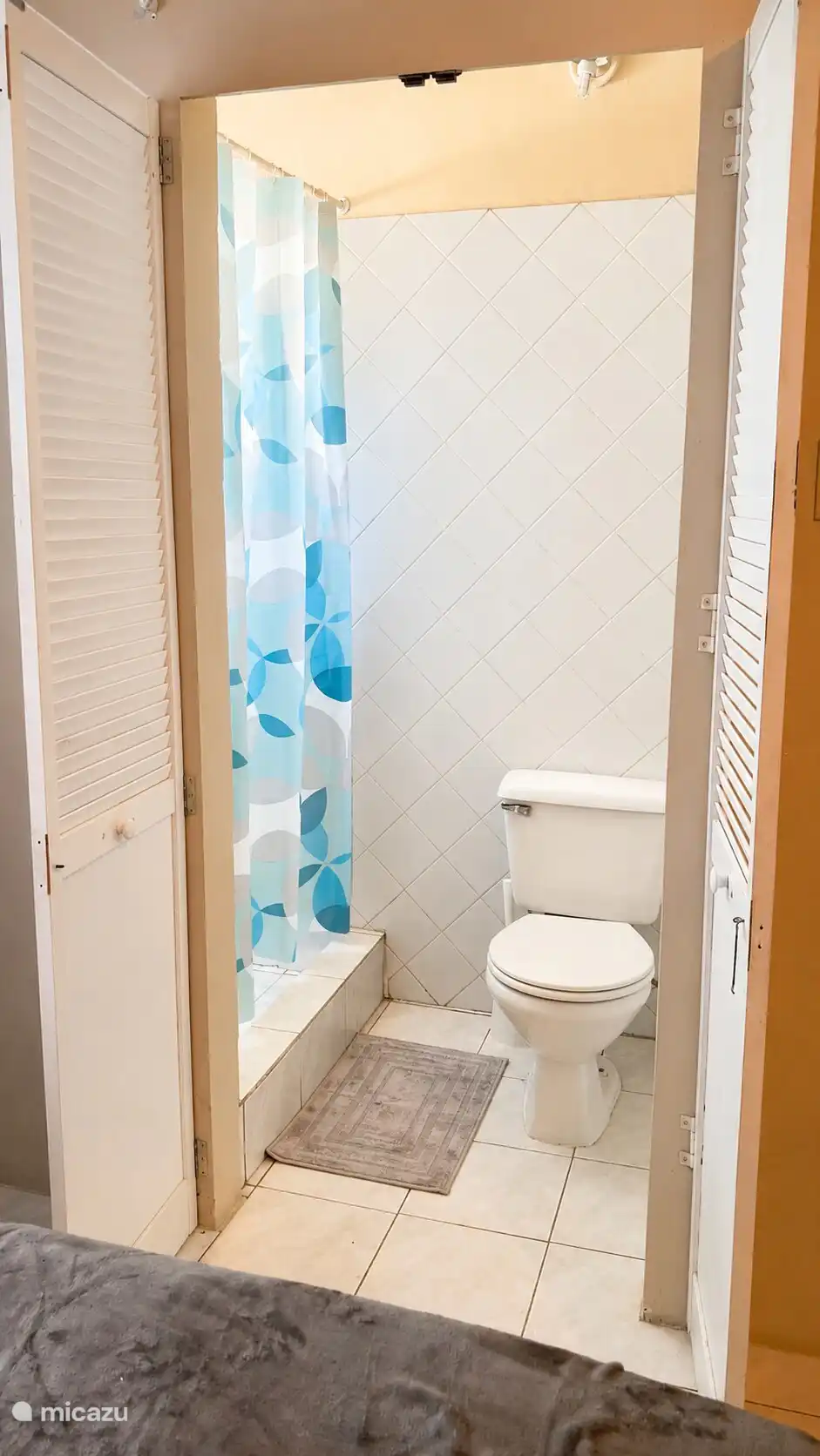 Badezimmer im Zweizimmerzimmer 