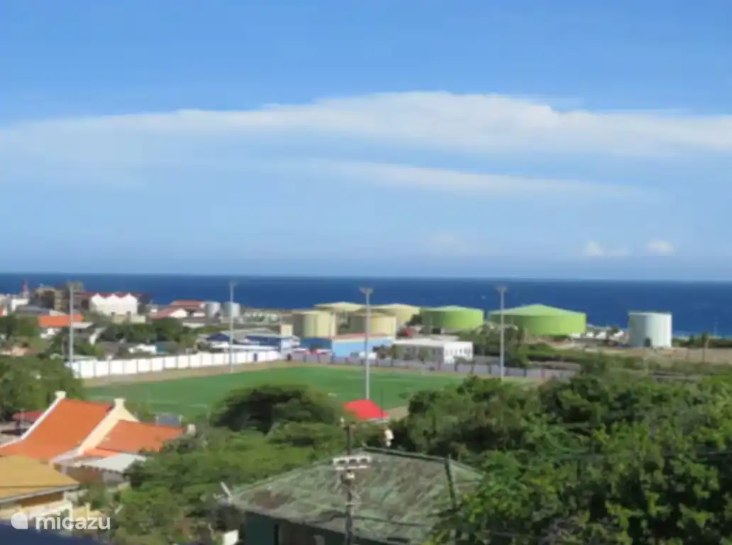Wunderschöne Aussicht auf das nahegelegene Fußballstadion.