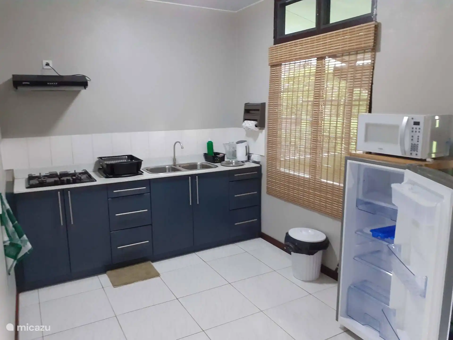 apartamento en Surinam – Max Garden Pool (Luz verde)