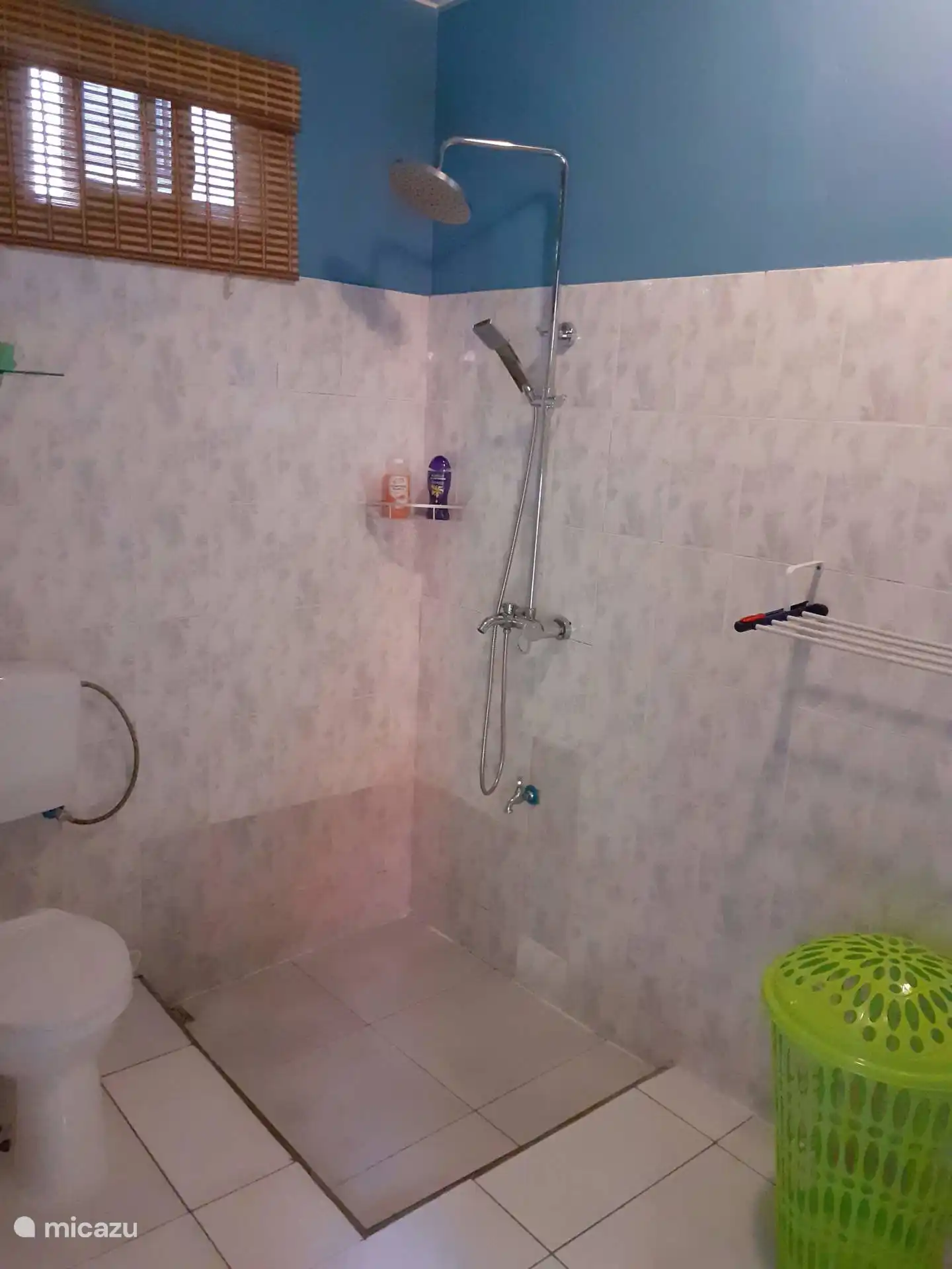 Baño y inodoro extra
