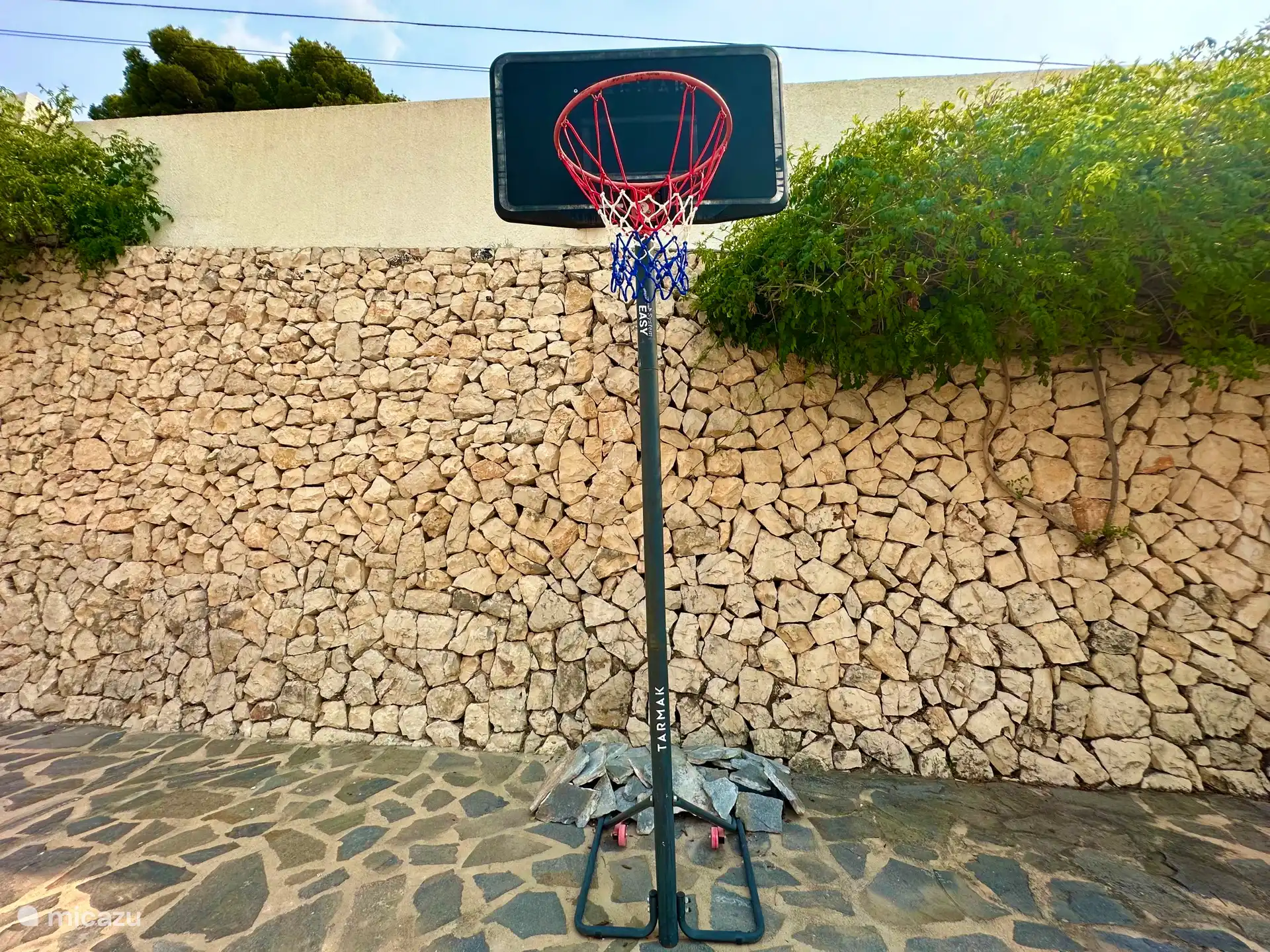 Basketball hoop 