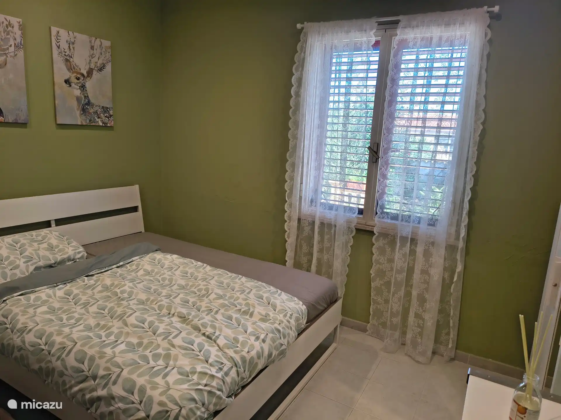 Slaapkamer met 2 persoonsbed.