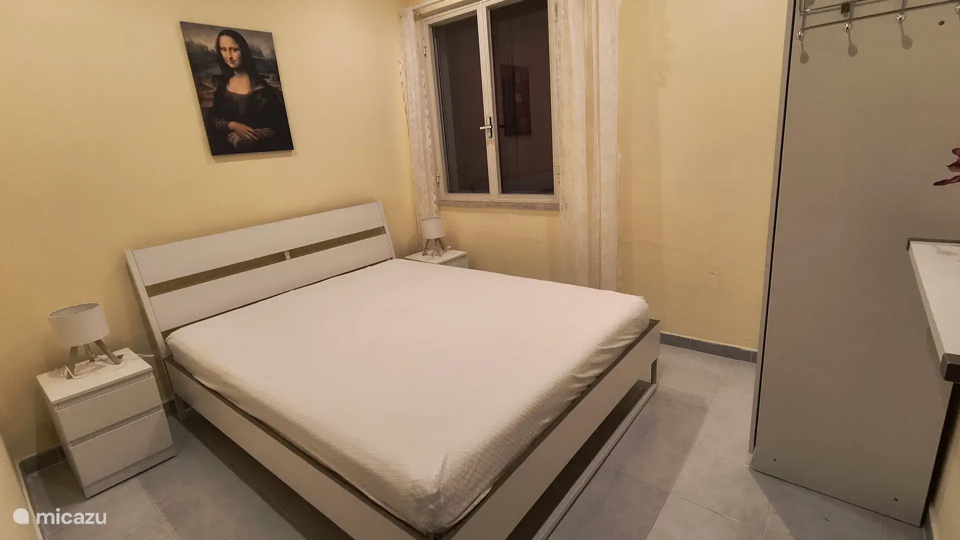 Slaapkamer met 2 persoonsbed.