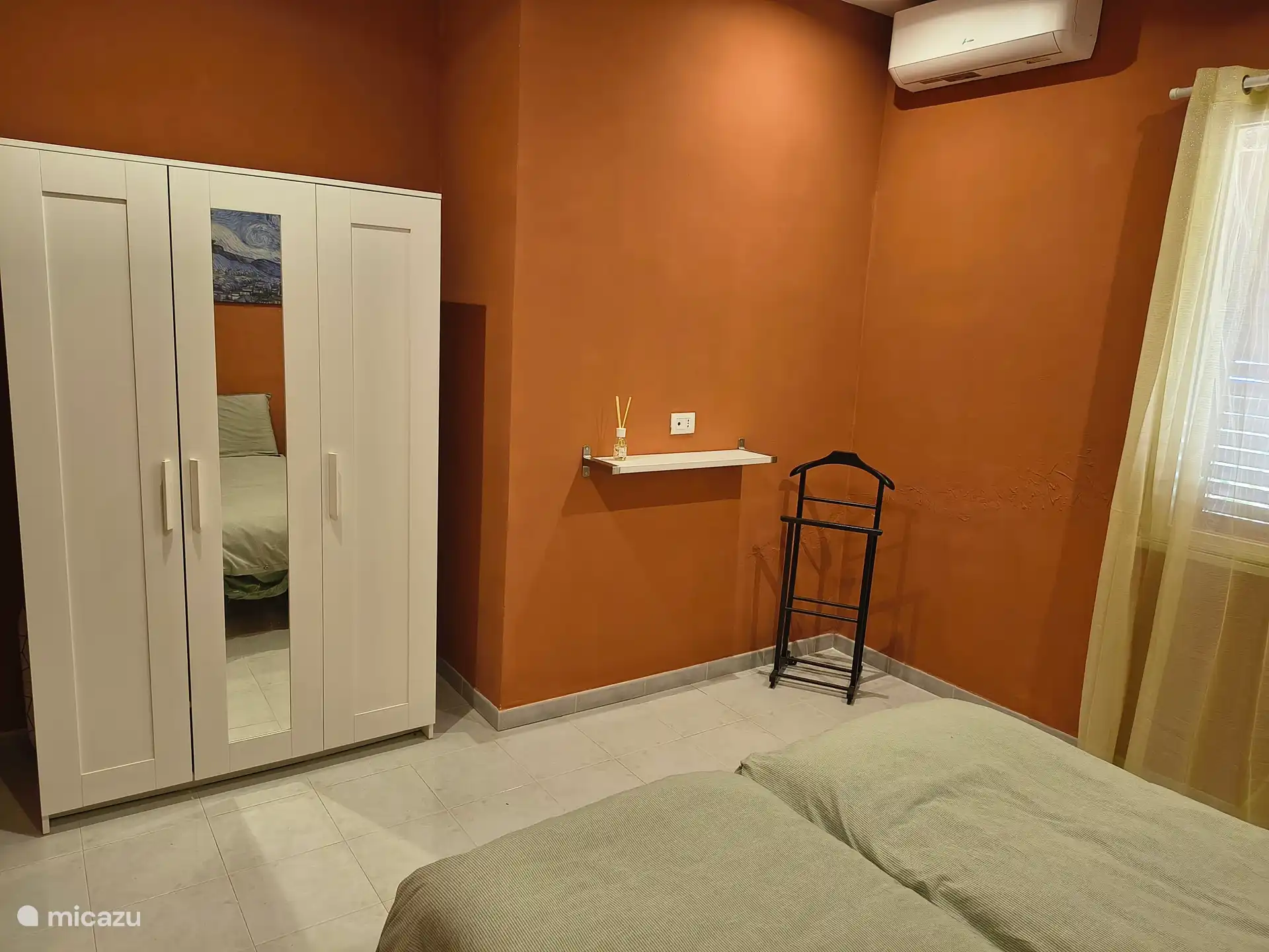 Opbergruimte in slaapkamer.
