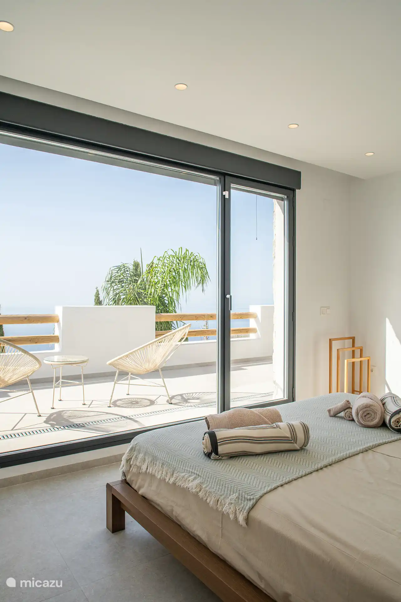 Slaapkamer 2 en terras