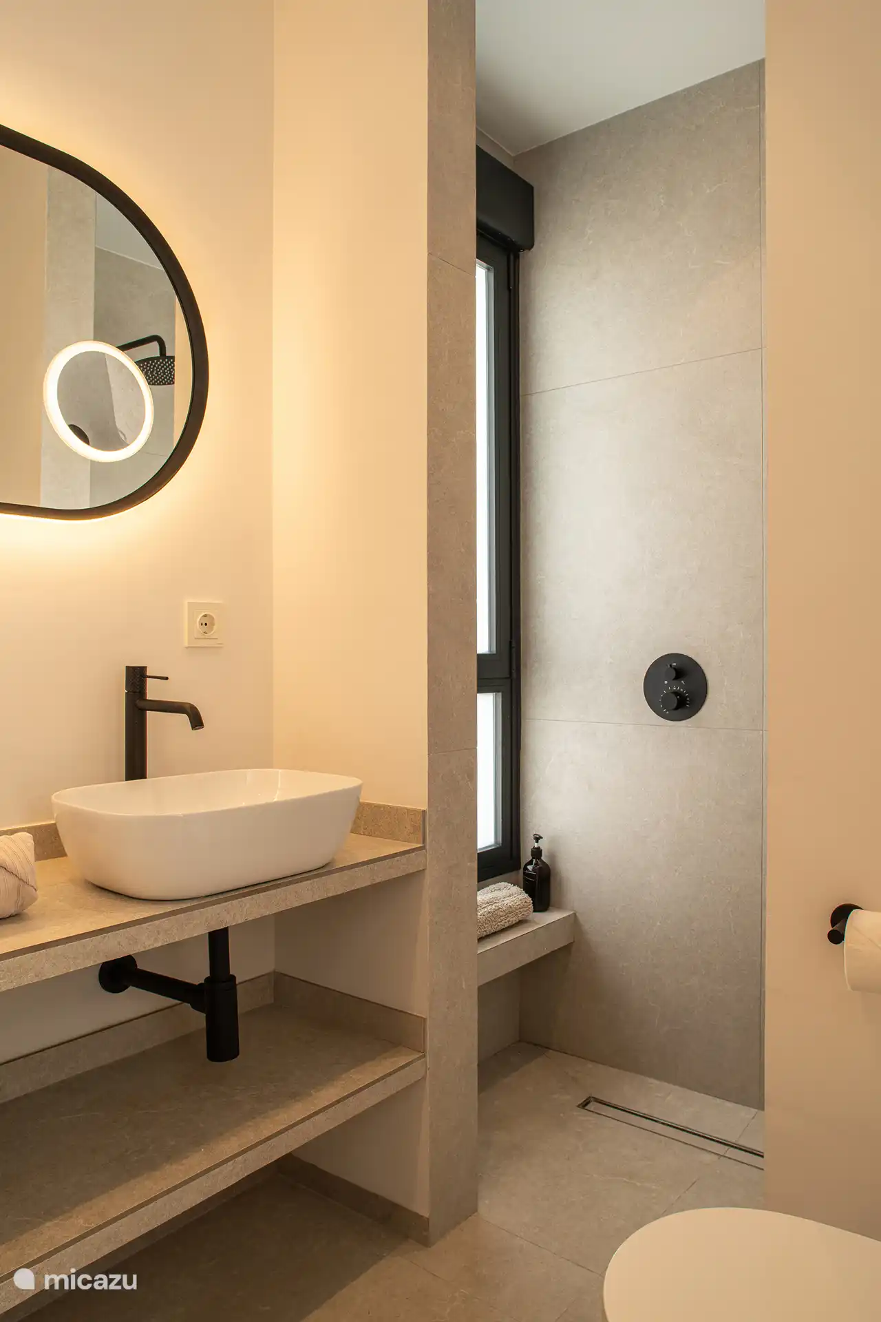 Badkamer ensuite van slaapkamer 1