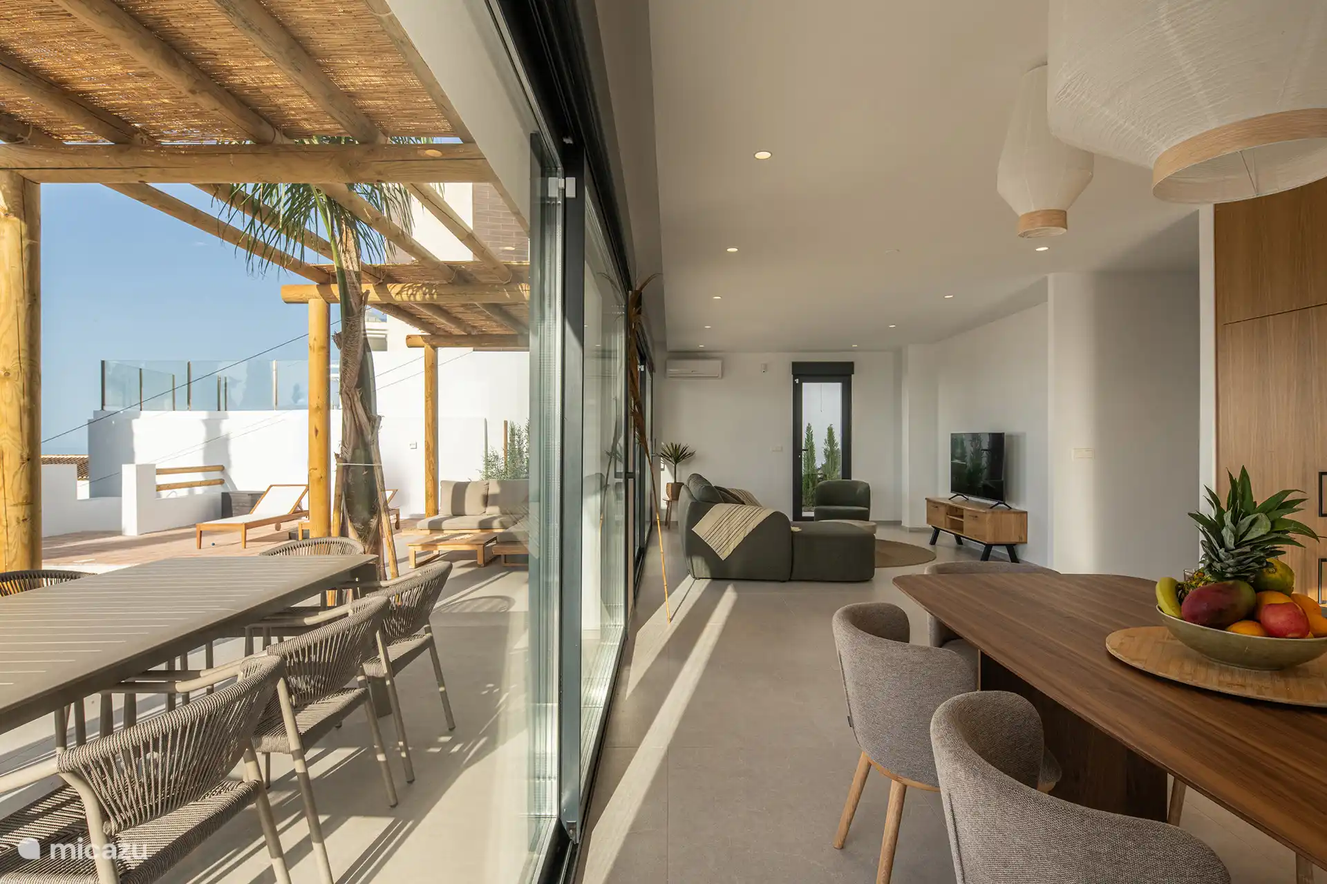 Open living aan terras met veel lichtinval