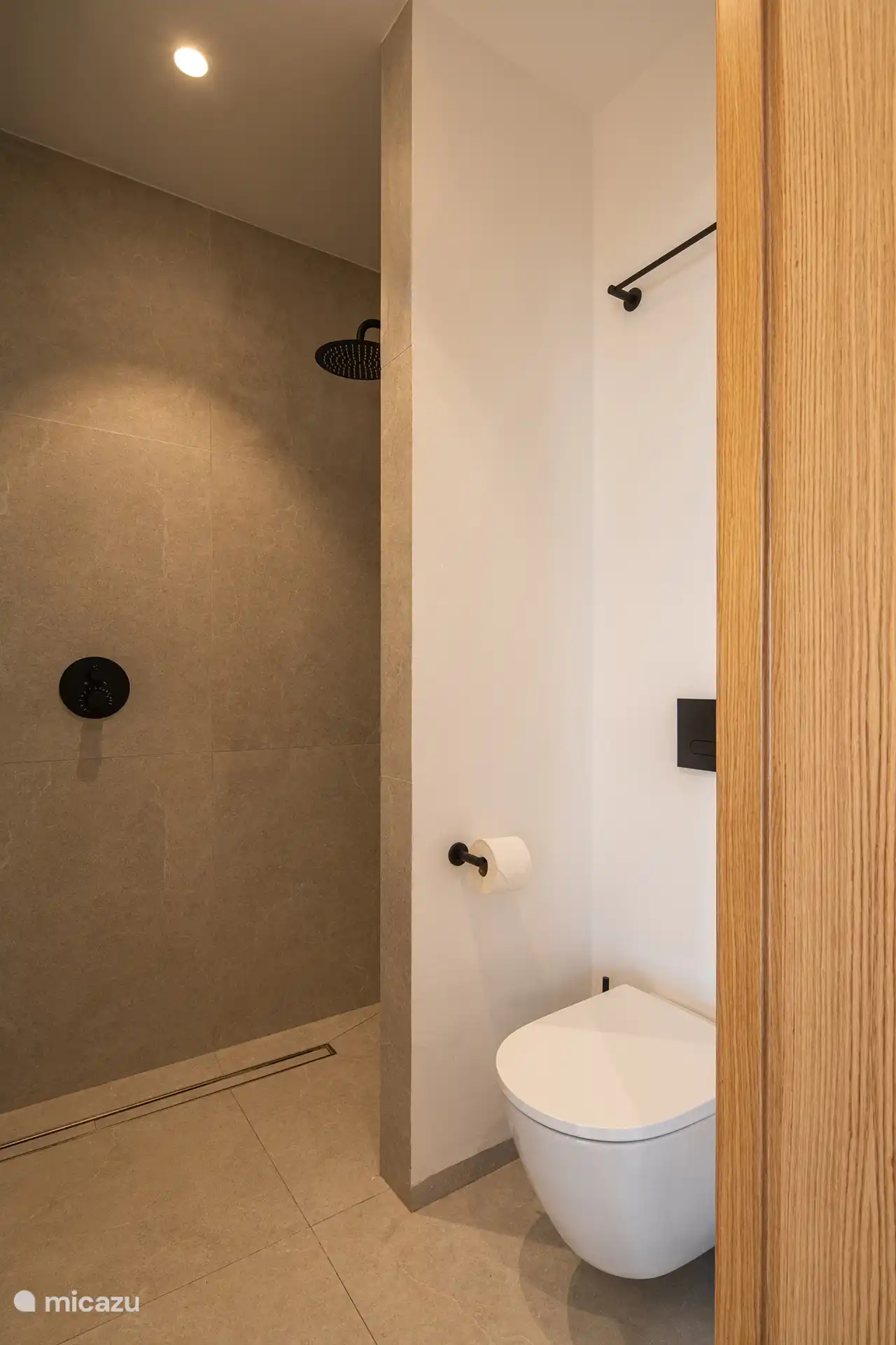 Gedeelde badkamer bij slaapkamer 3 en 4
