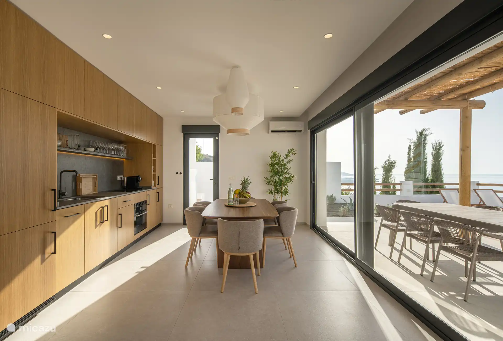 Keuken met eettafel
