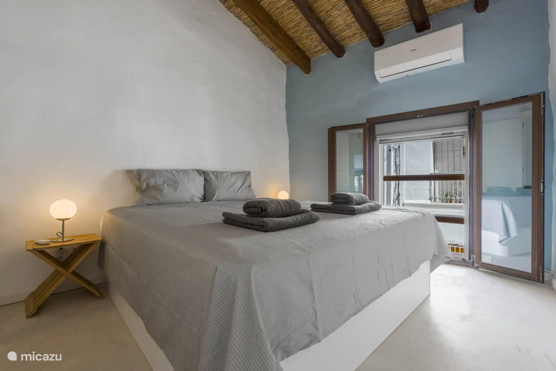 Schlafzimmer 2 hat außerdem ein Doppelbett.