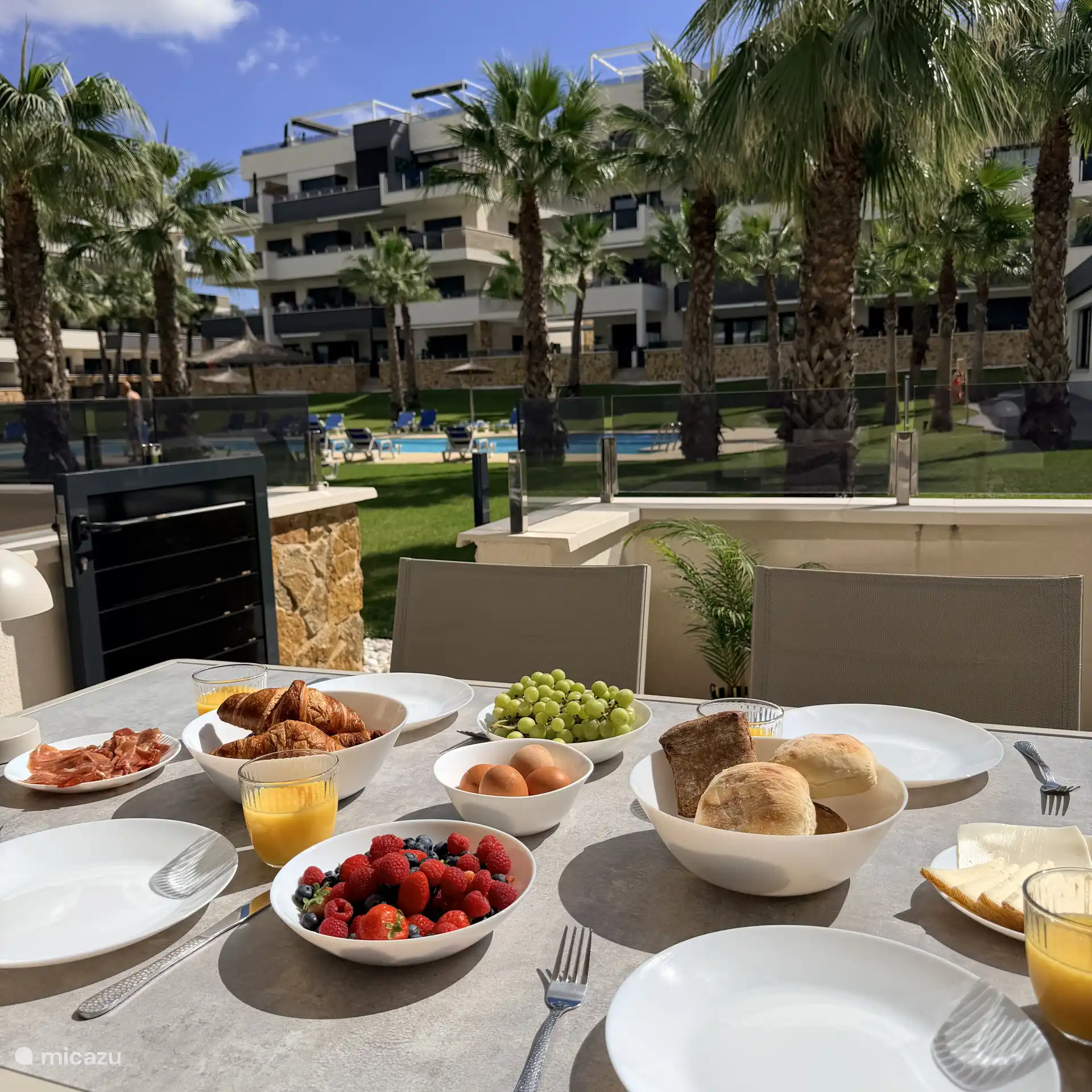 Desayuno al sol de la mañana