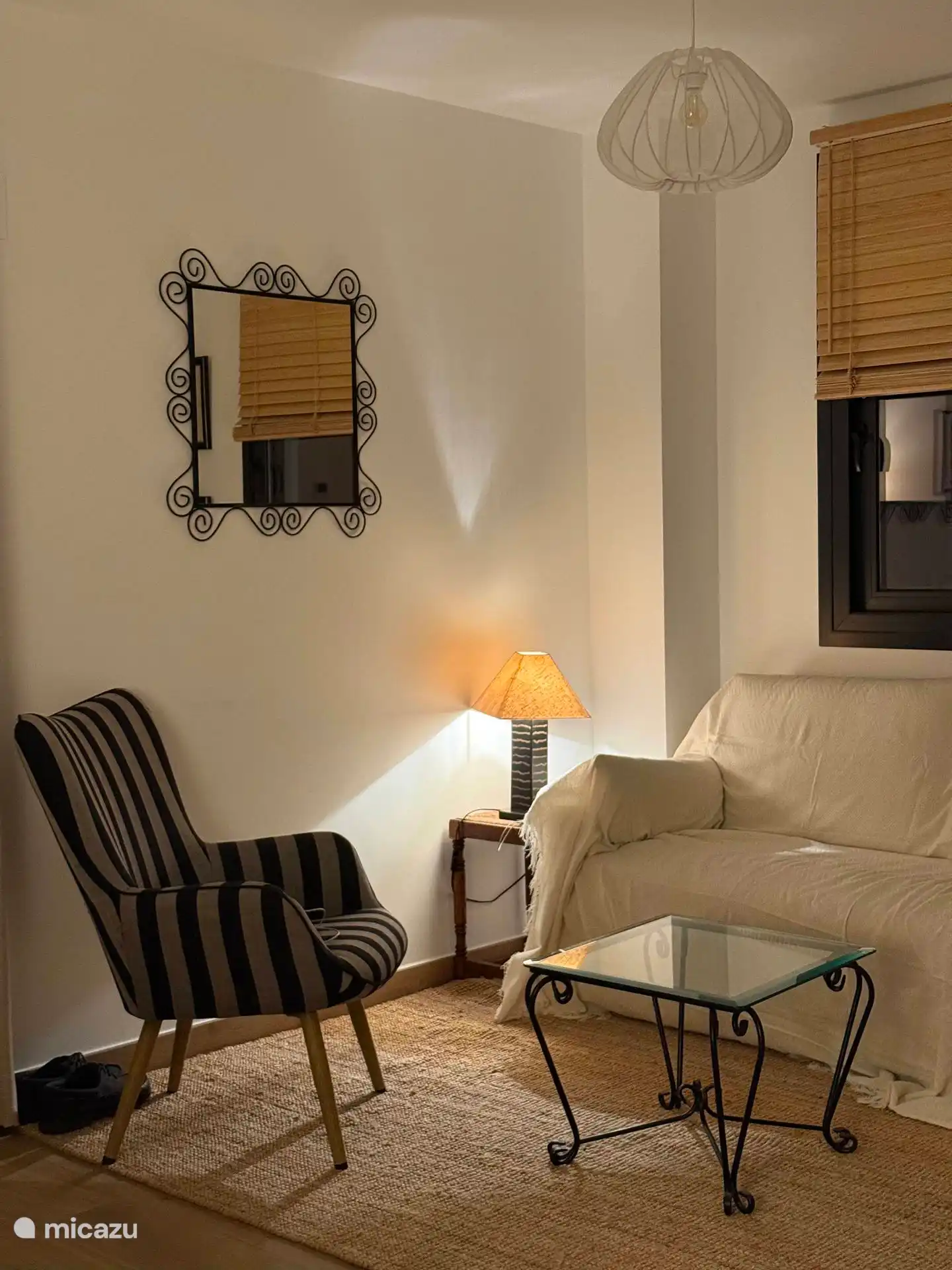 Wohnzimmer bei Nacht