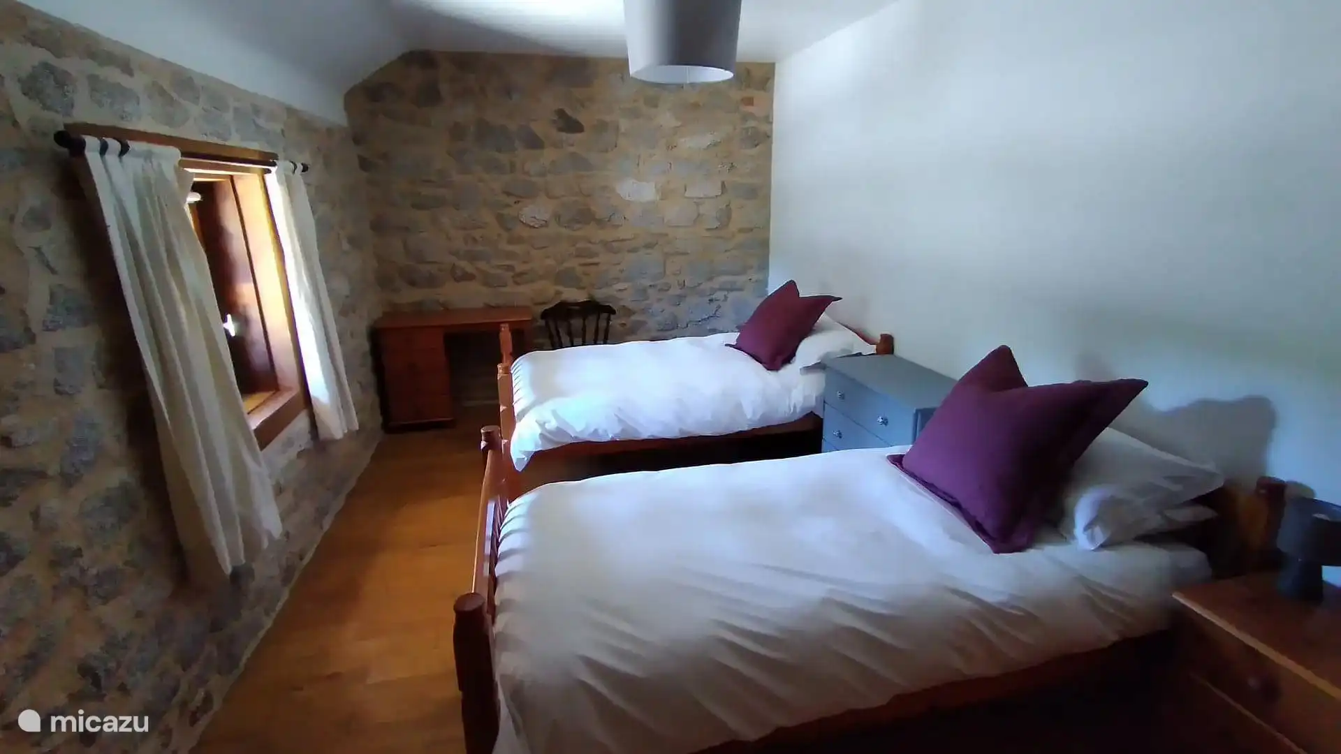 De kamer met eenpersoonsbedden, veel ruimte voor twee!