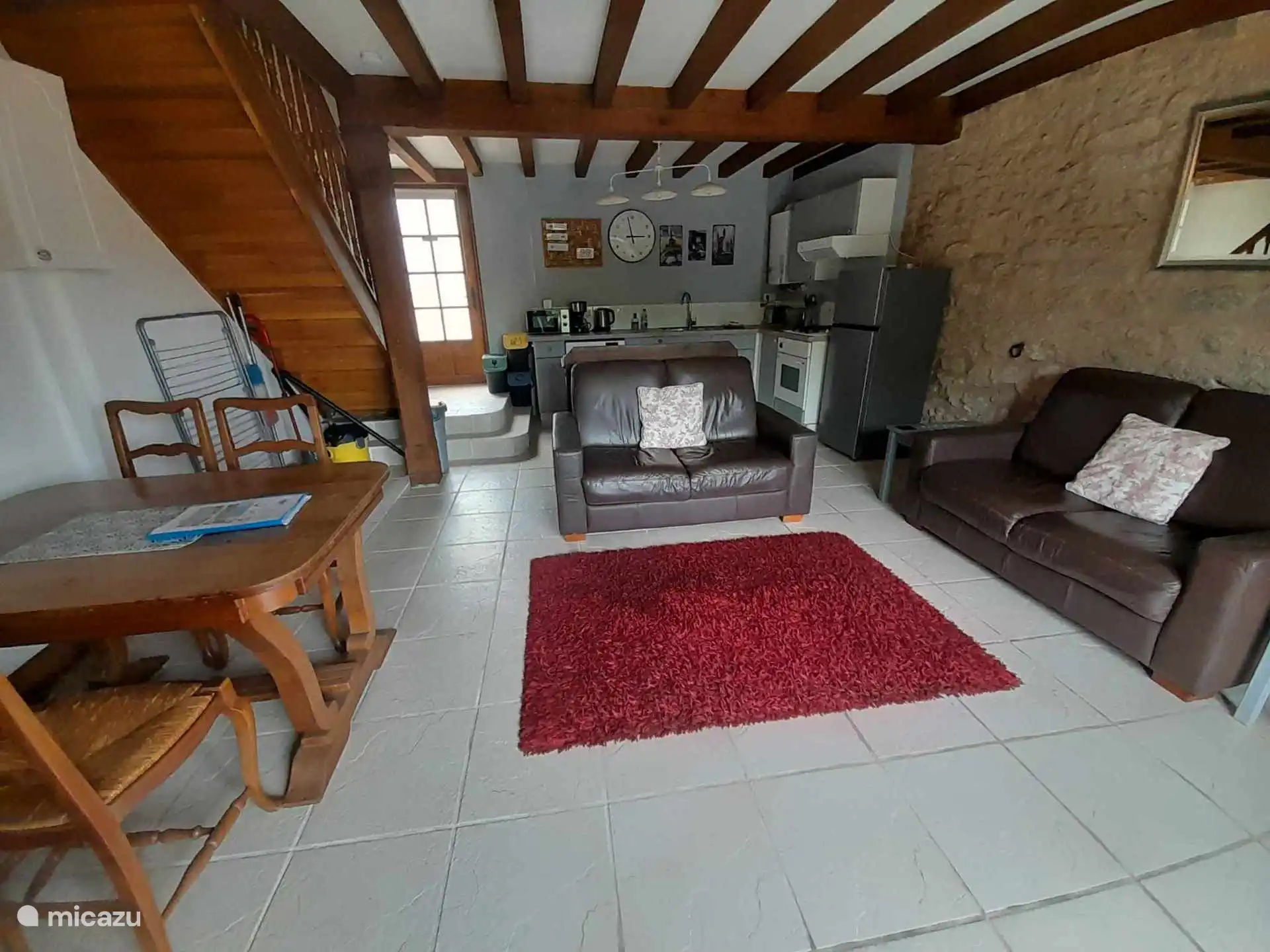 Comfortabel open woon-, eet- en keukengedeelte.
