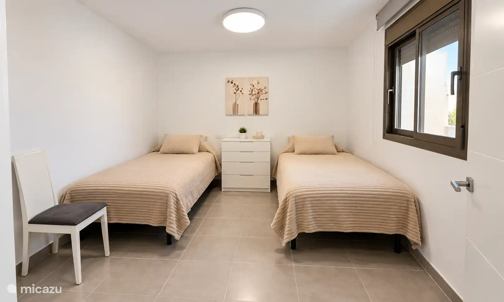 Dormitorio con 2 camas individuales