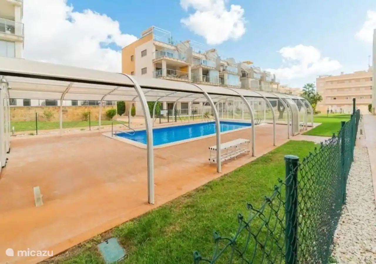 Piscina cubierta y climatizada