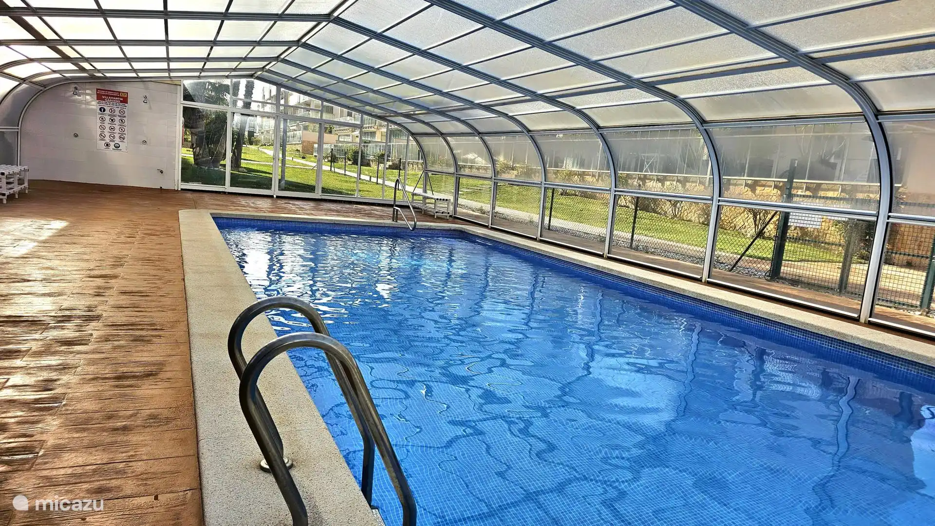 Piscina cubierta y climatizada