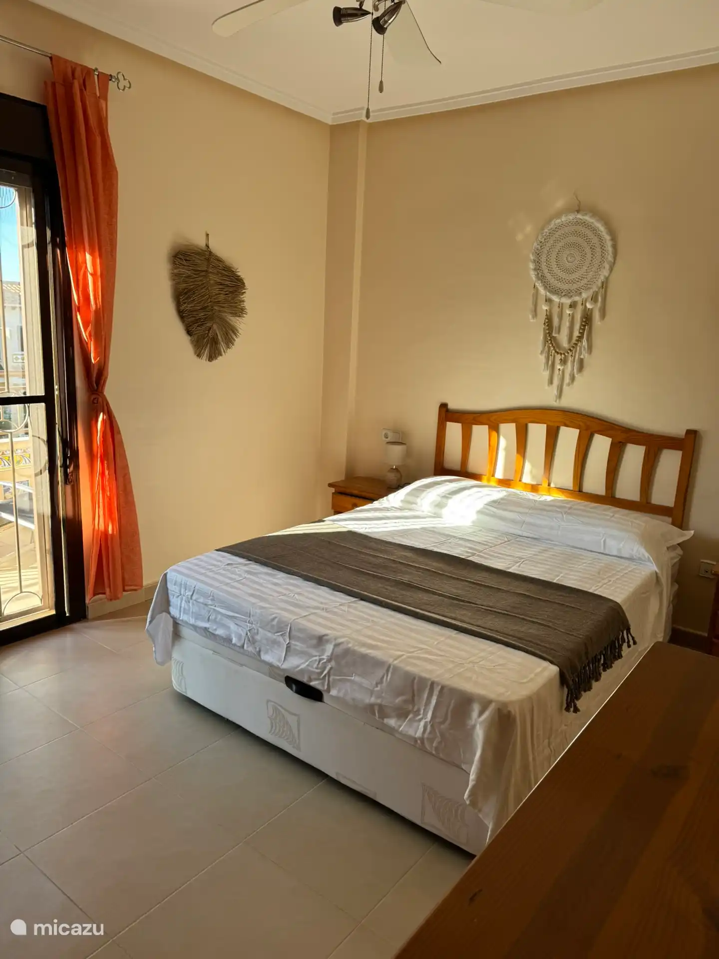 2-Personen-Schlafzimmer vorne mit eingebautem Kleiderschrank