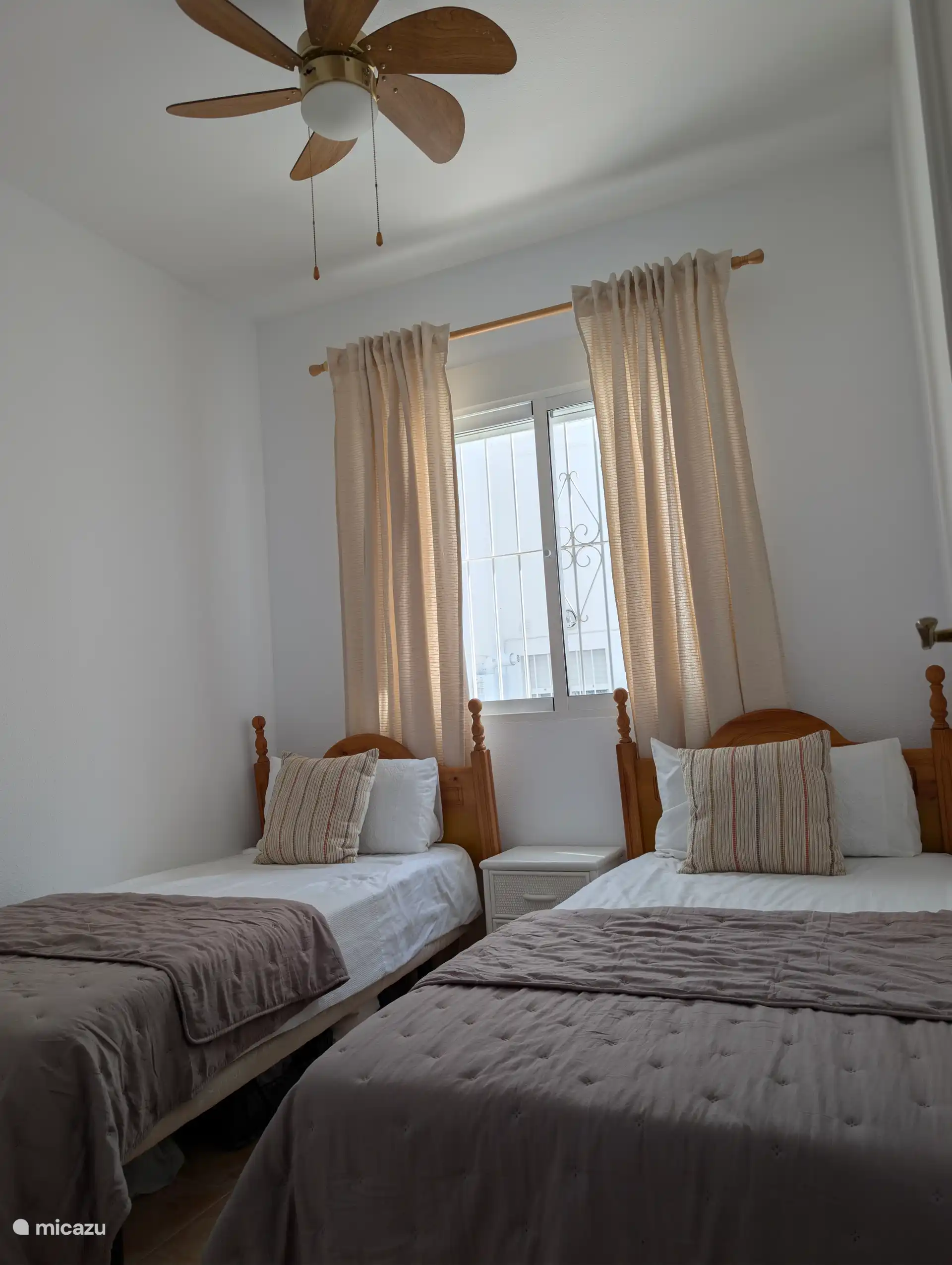 Slaapkamer begane grond 2 x 1 persoons bed